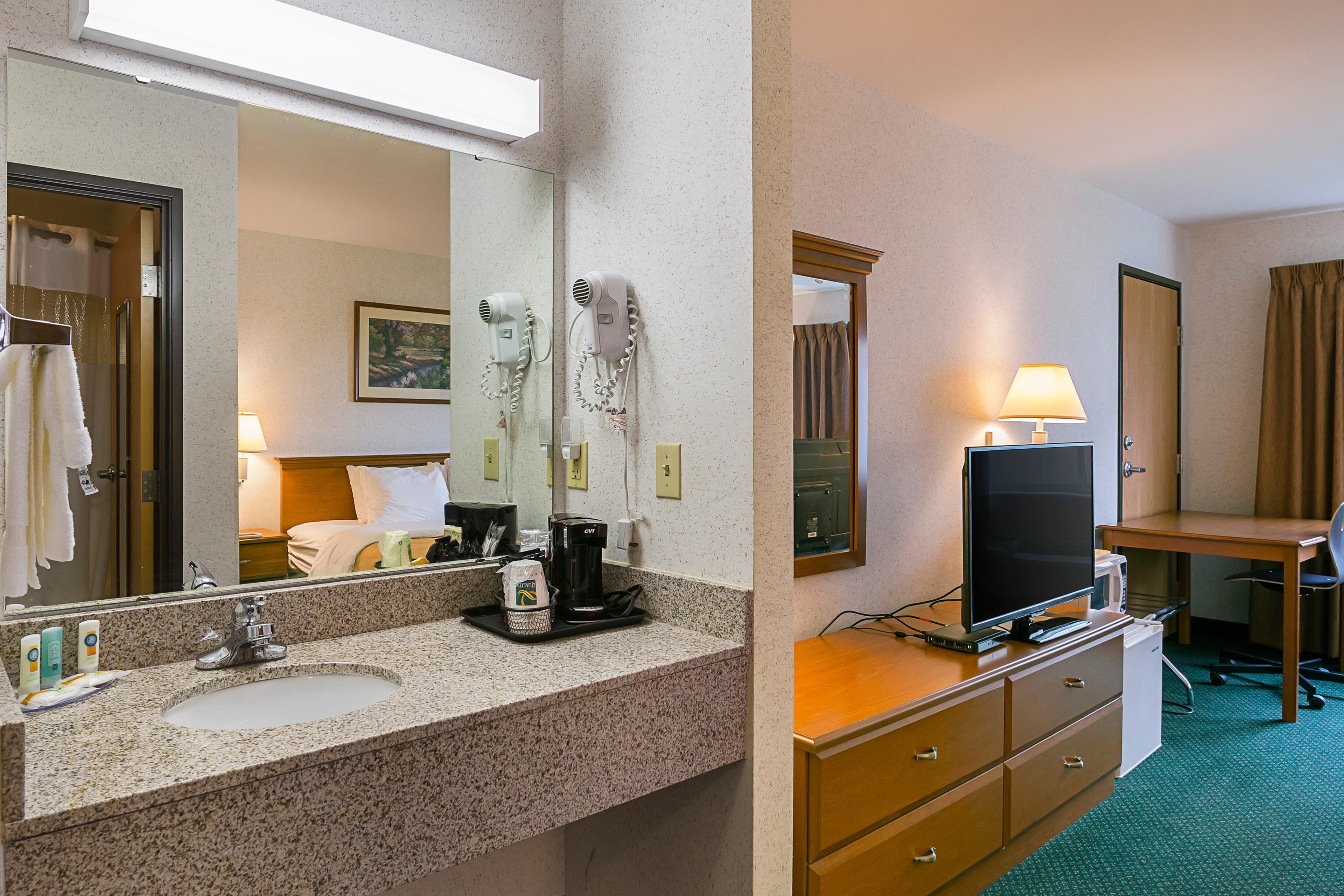 Quality Inn & Suites Belmont - Platteville - Image 5