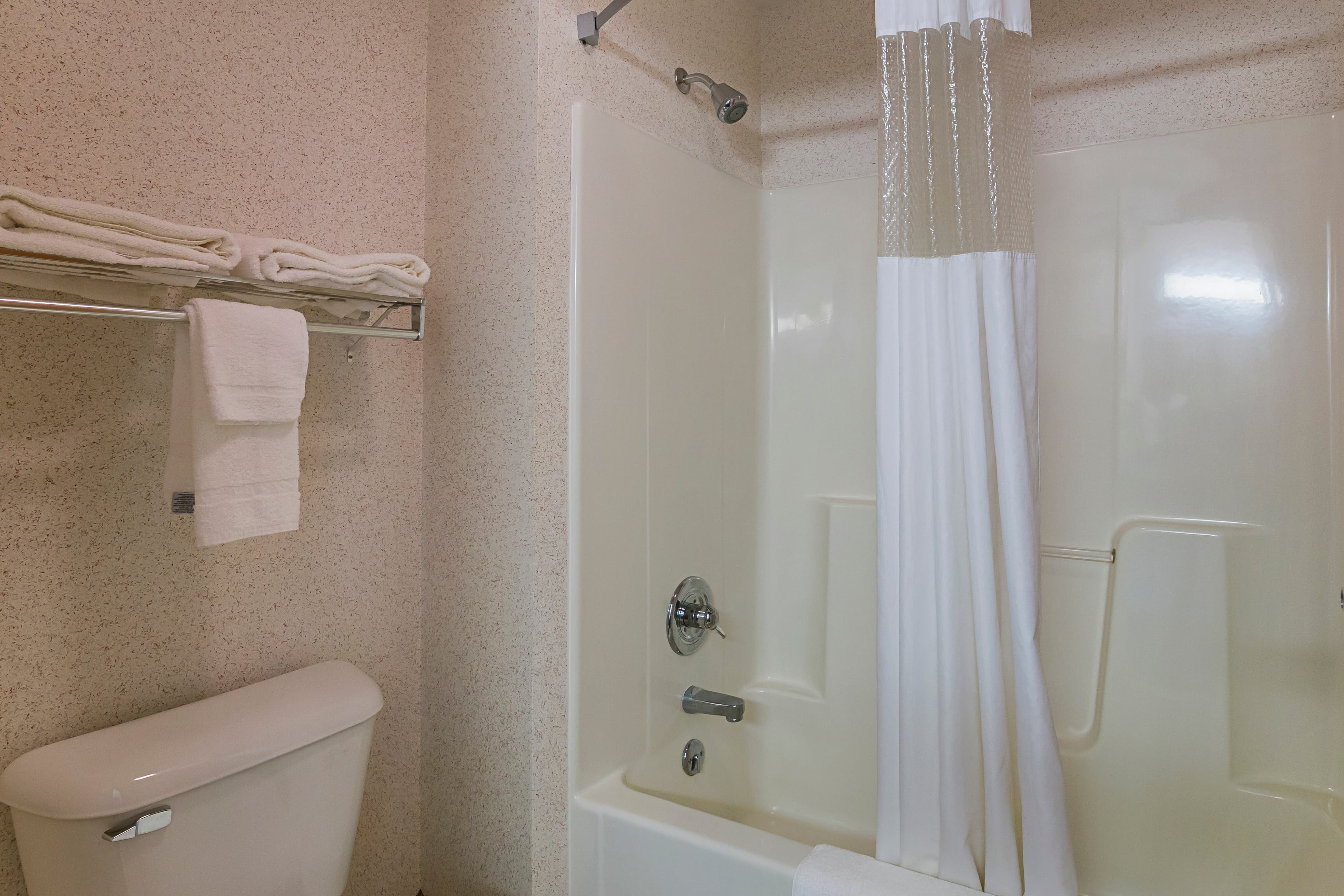 Quality Inn & Suites Belmont - Platteville — 9