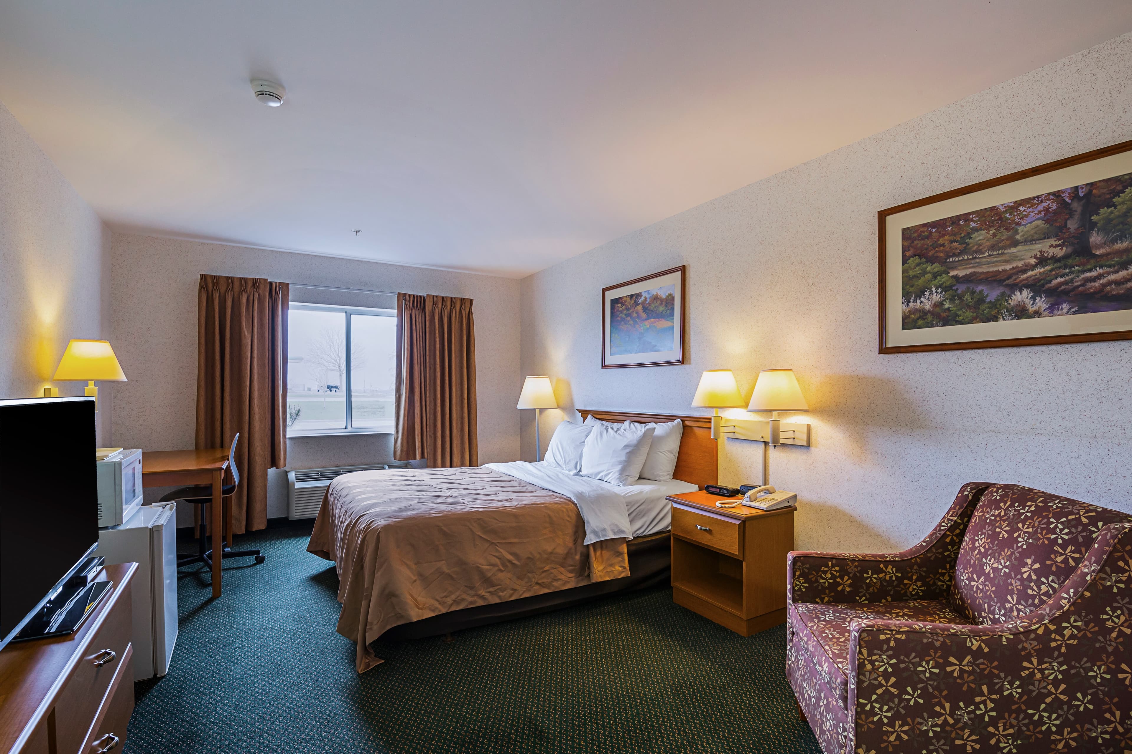Quality Inn & Suites Belmont - Platteville - Image 2