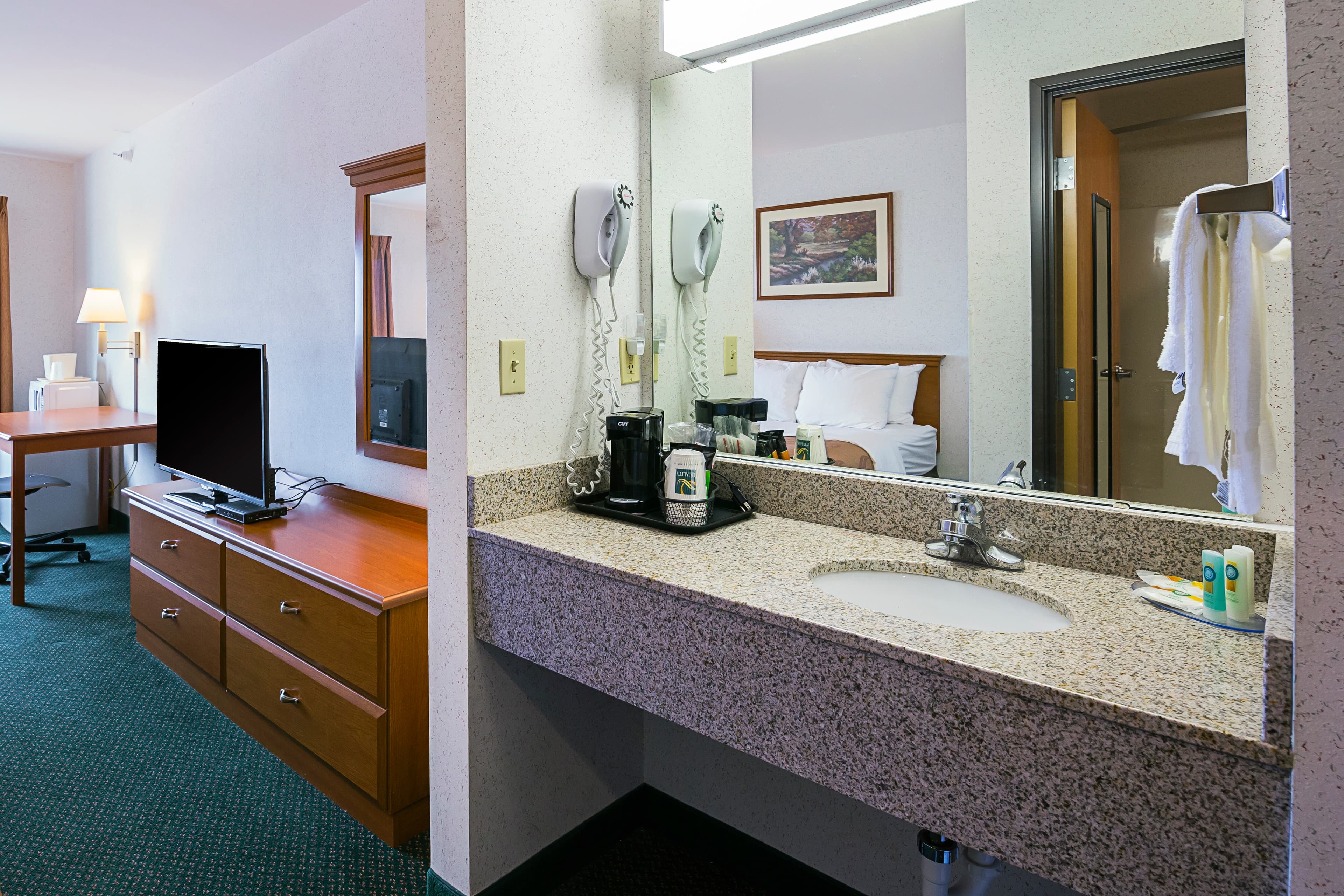 Quality Inn & Suites Belmont - Platteville — 11