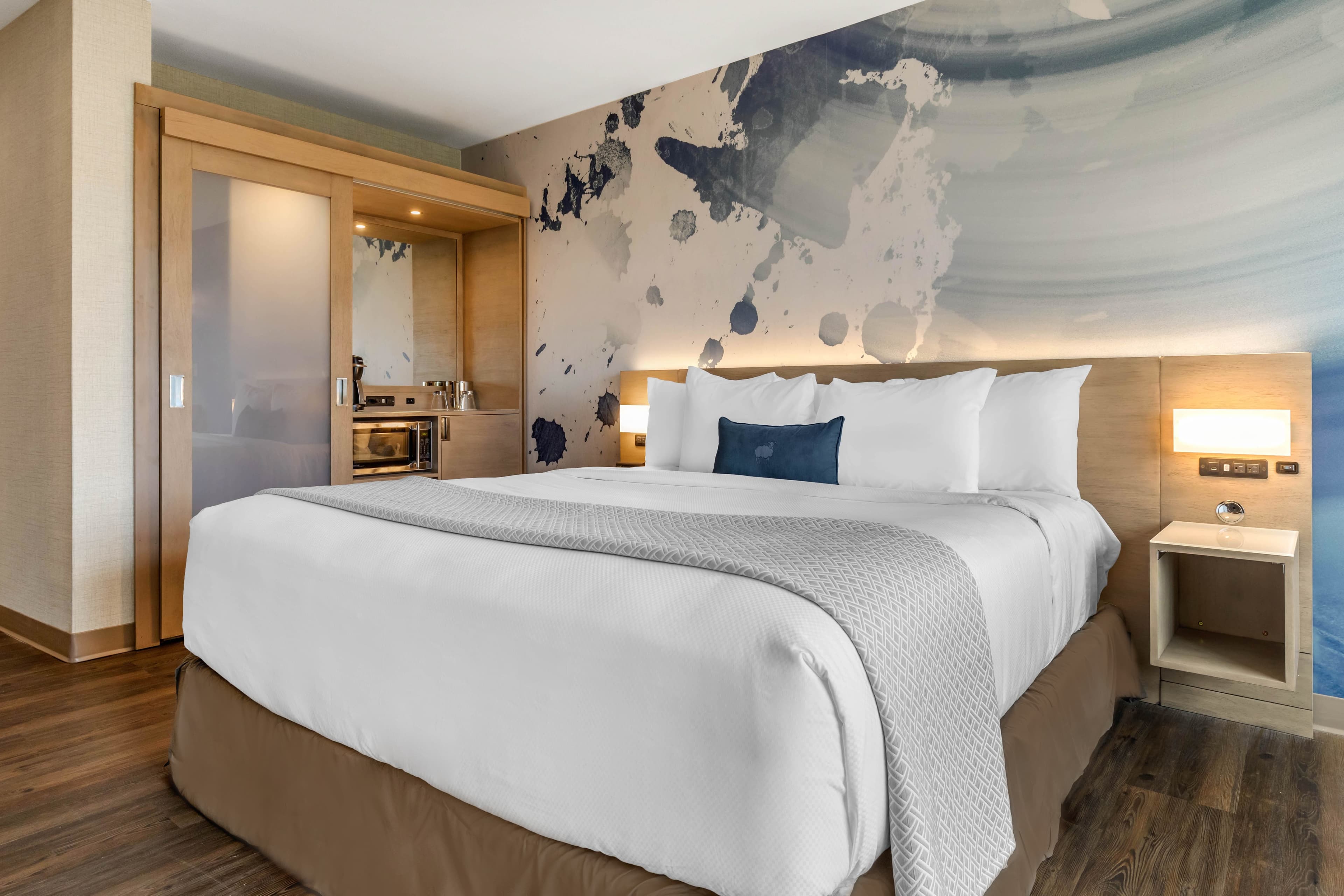 Cambria Hotel Milwaukee Downtown — 6