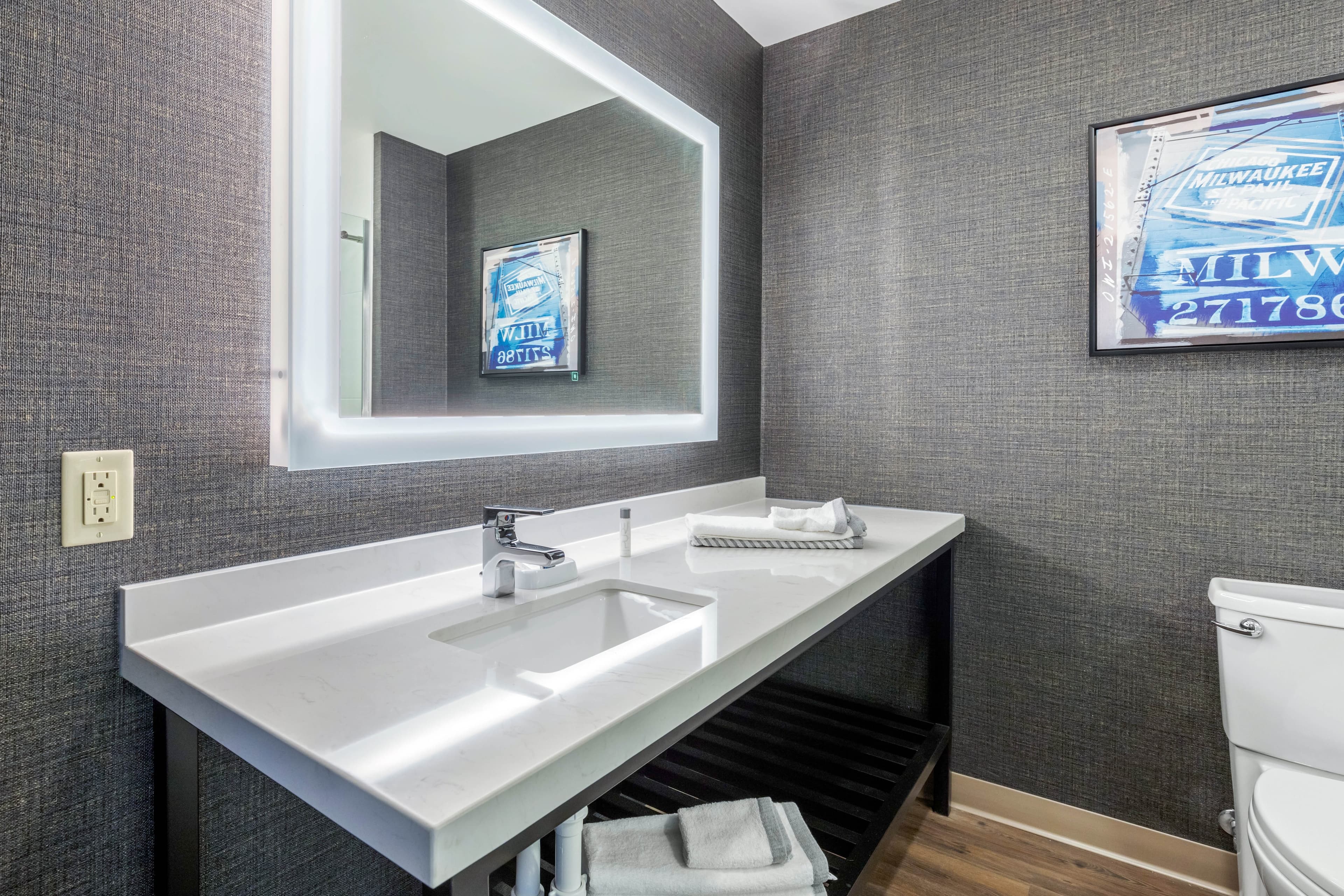 Cambria Hotel Milwaukee Downtown — 34
