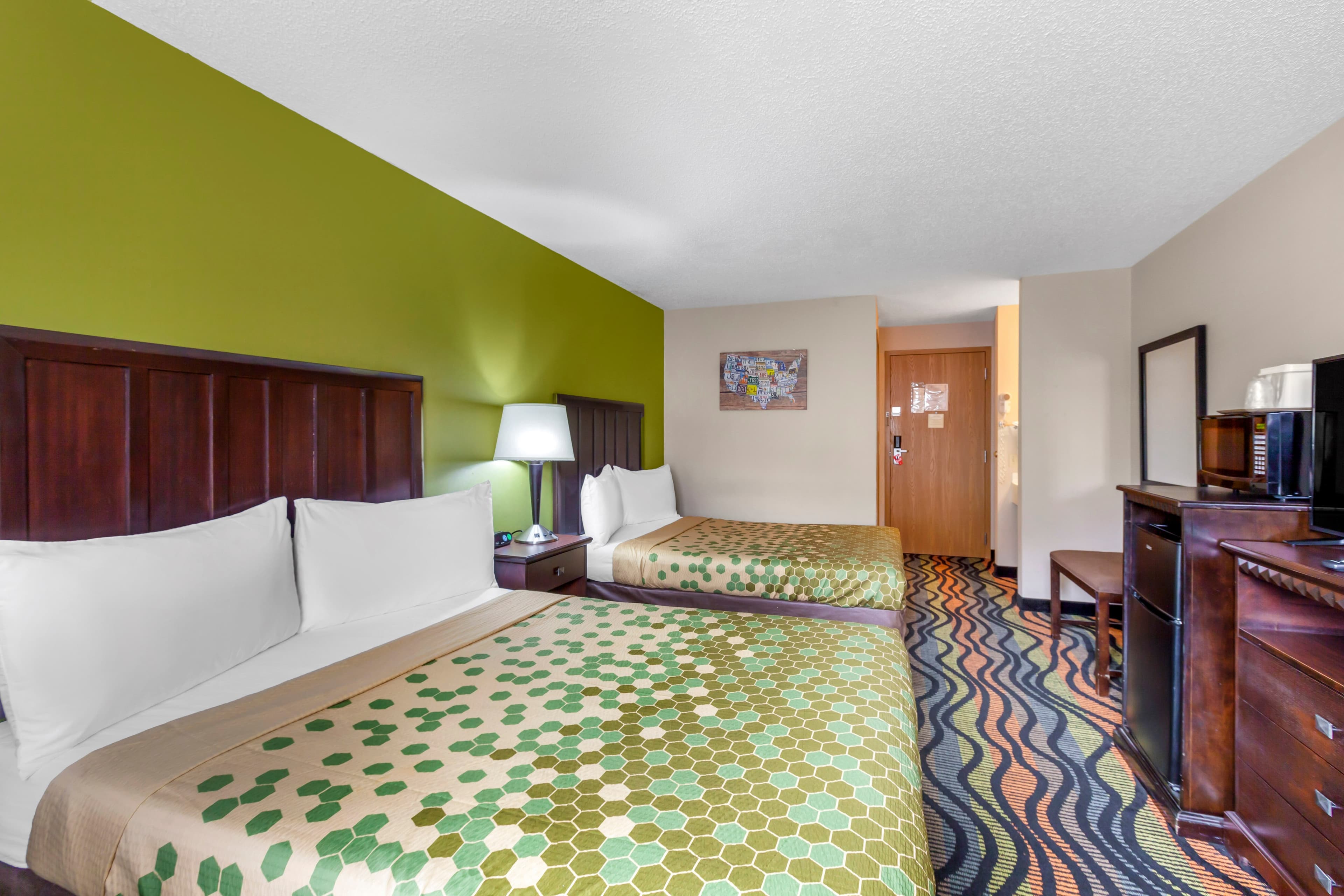 Econo Lodge Inn & Suites Oconto — 25