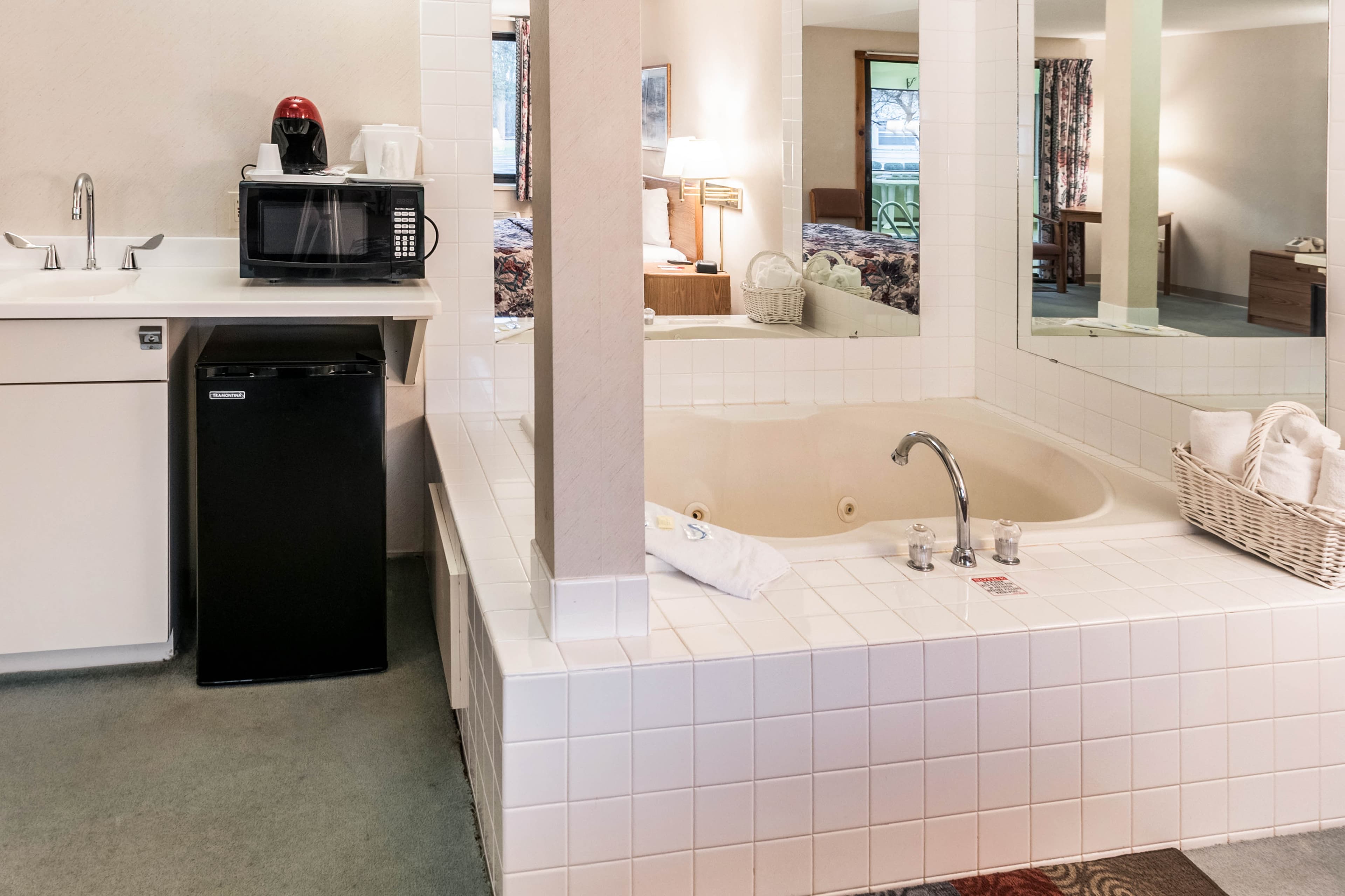 Econo Lodge Inn & Suites Oconto — 27