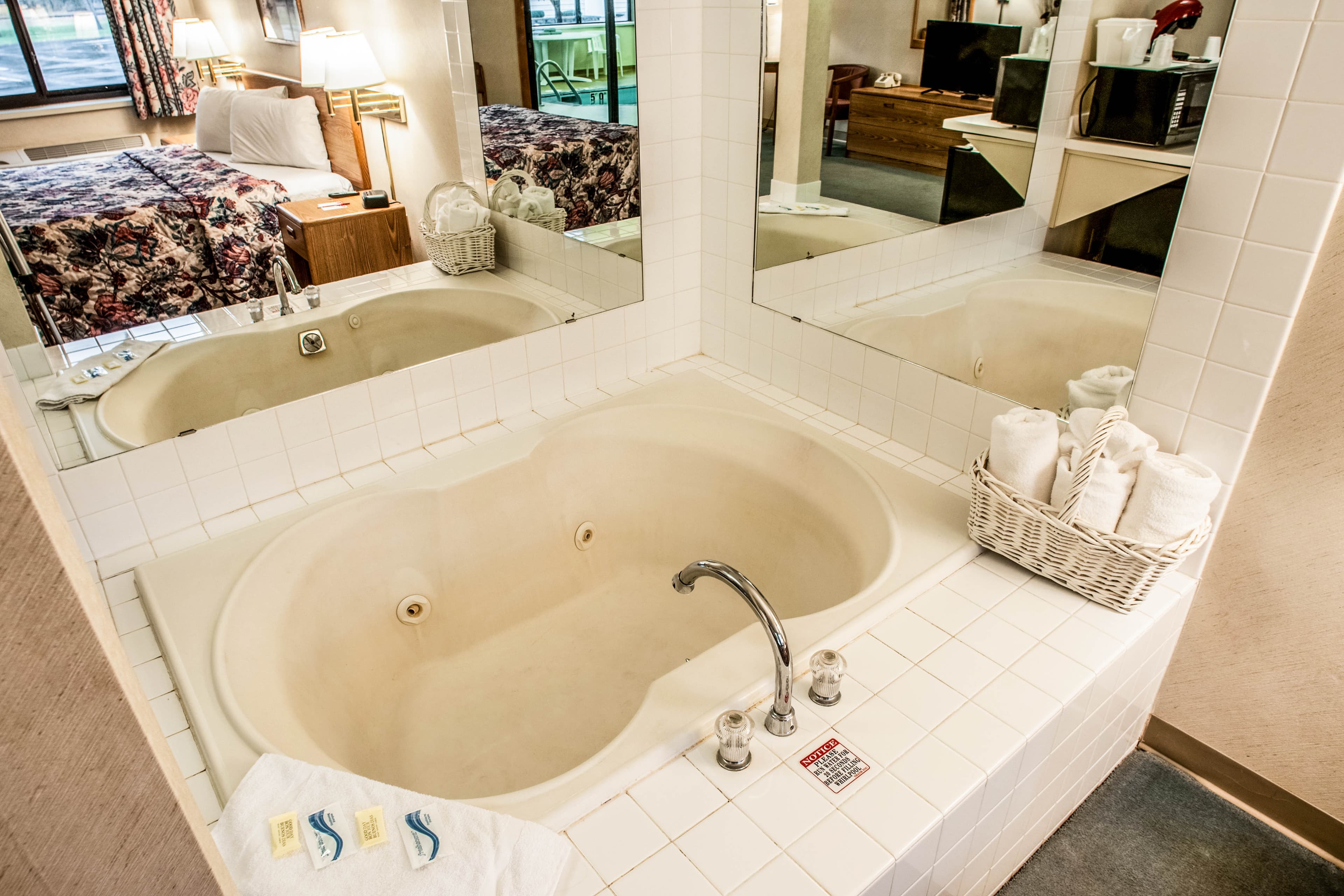 Econo Lodge Inn & Suites Oconto — 29