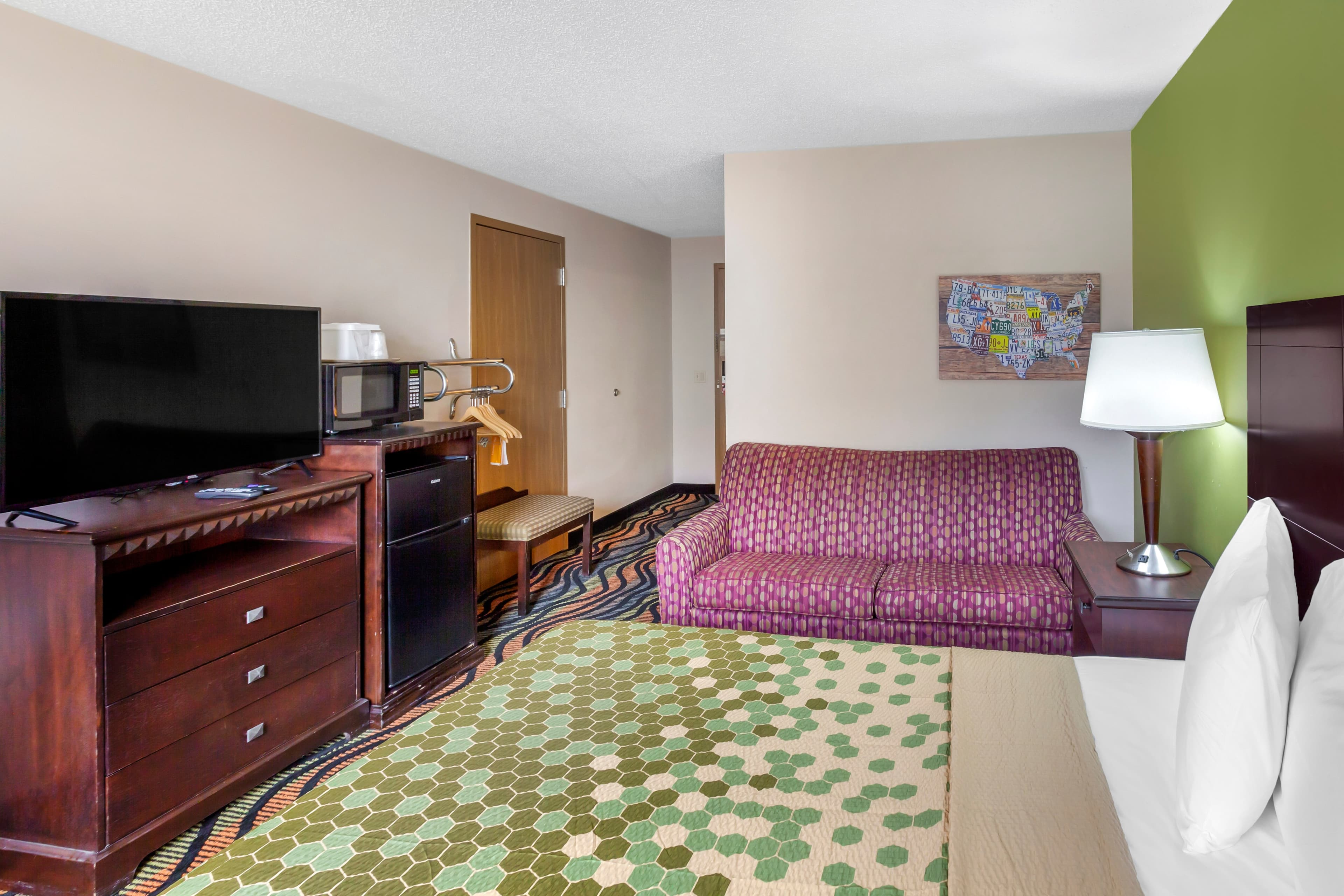 Econo Lodge Inn & Suites Oconto — 7