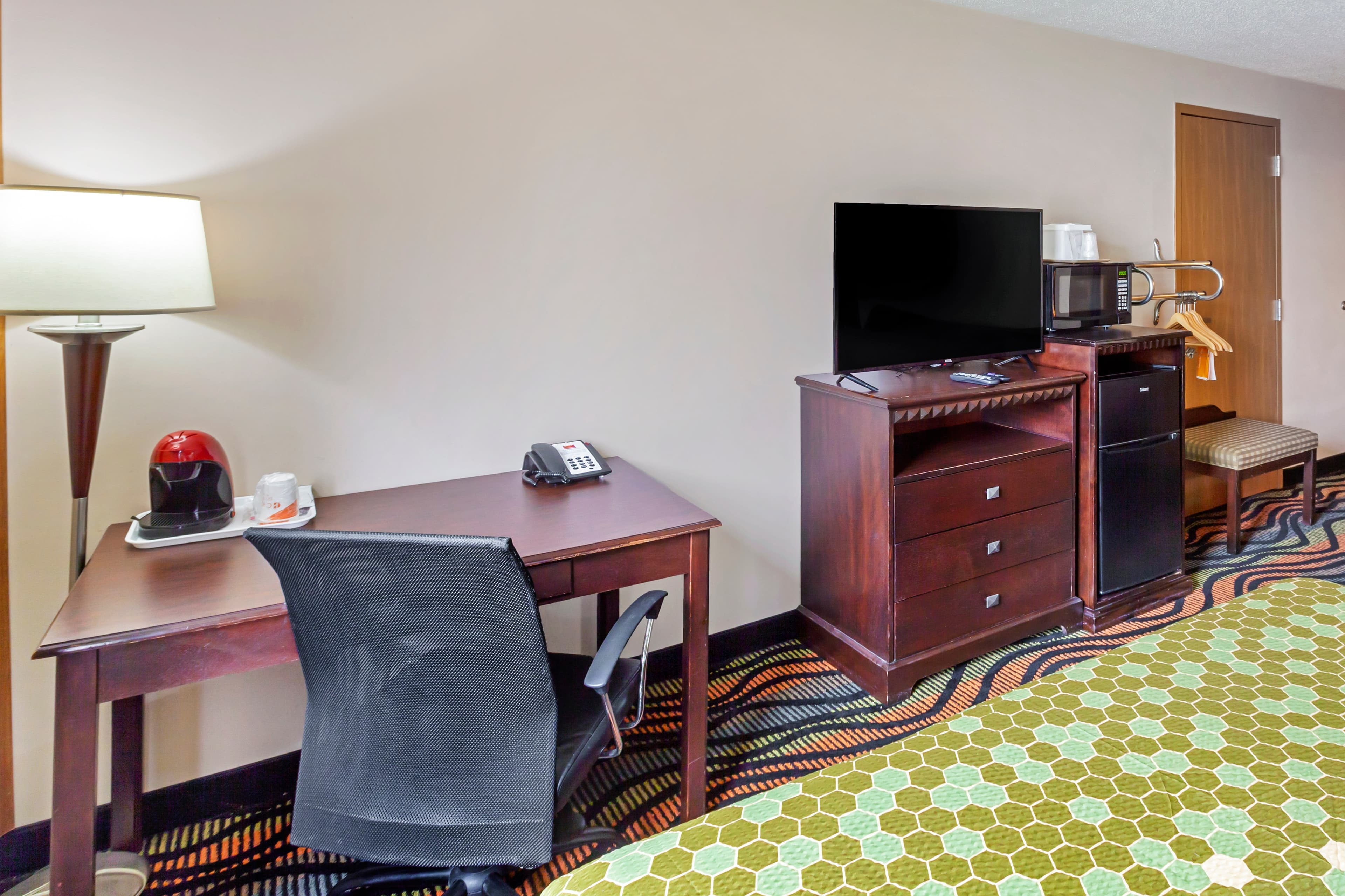 Econo Lodge Inn & Suites Oconto — 8