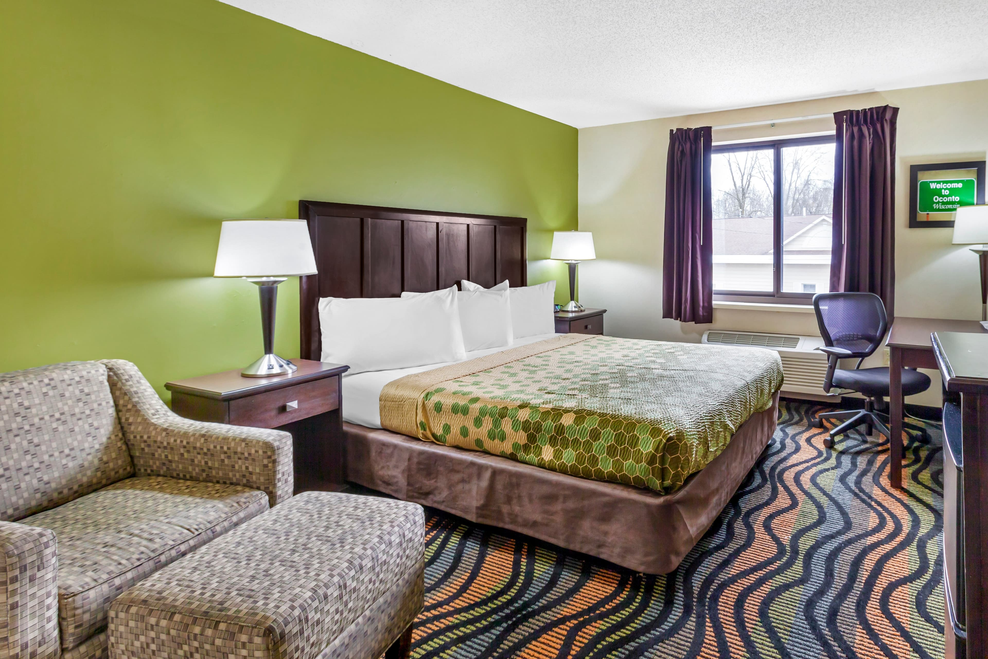 Econo Lodge Inn & Suites Oconto — 13