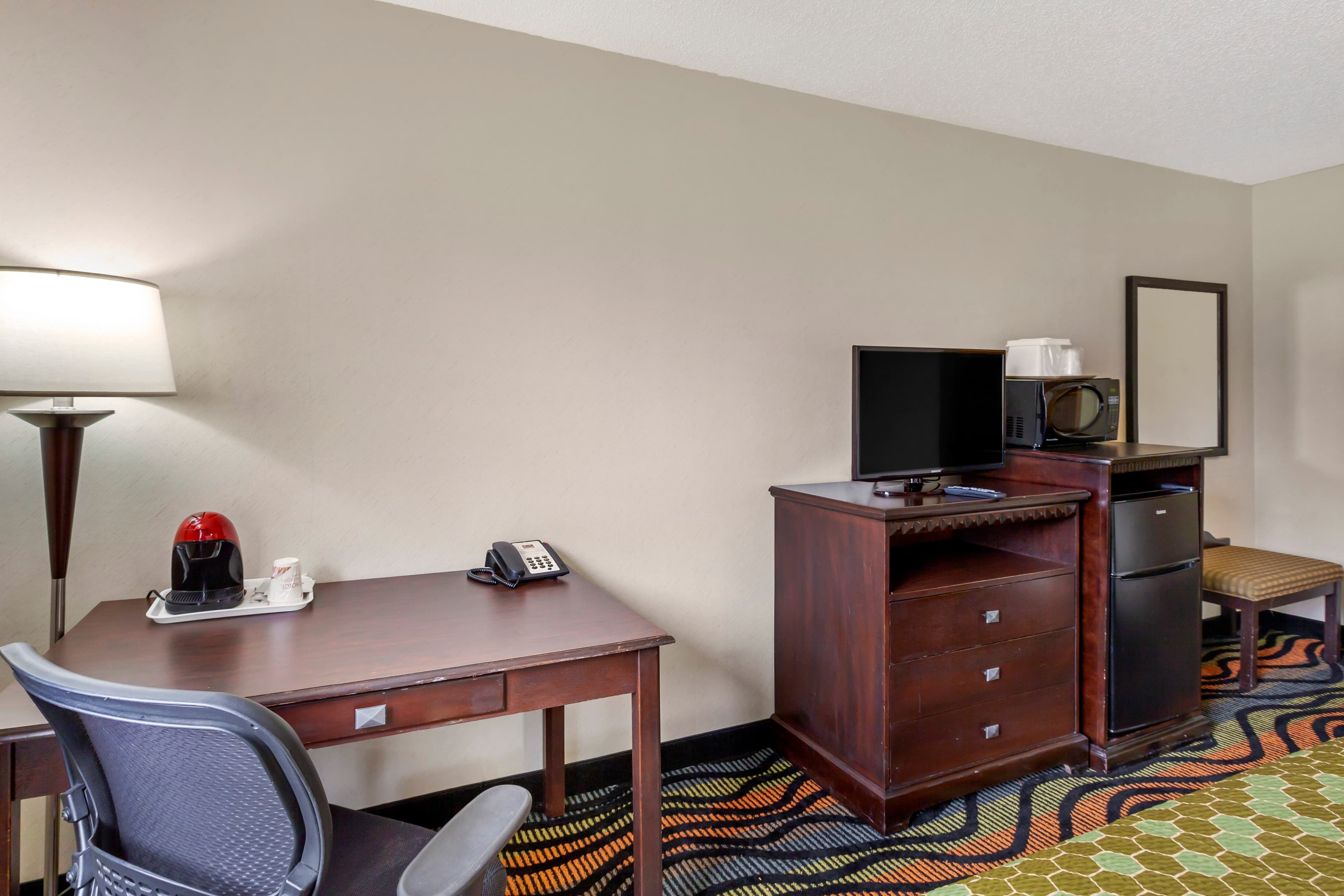 Econo Lodge Inn & Suites Oconto — 14