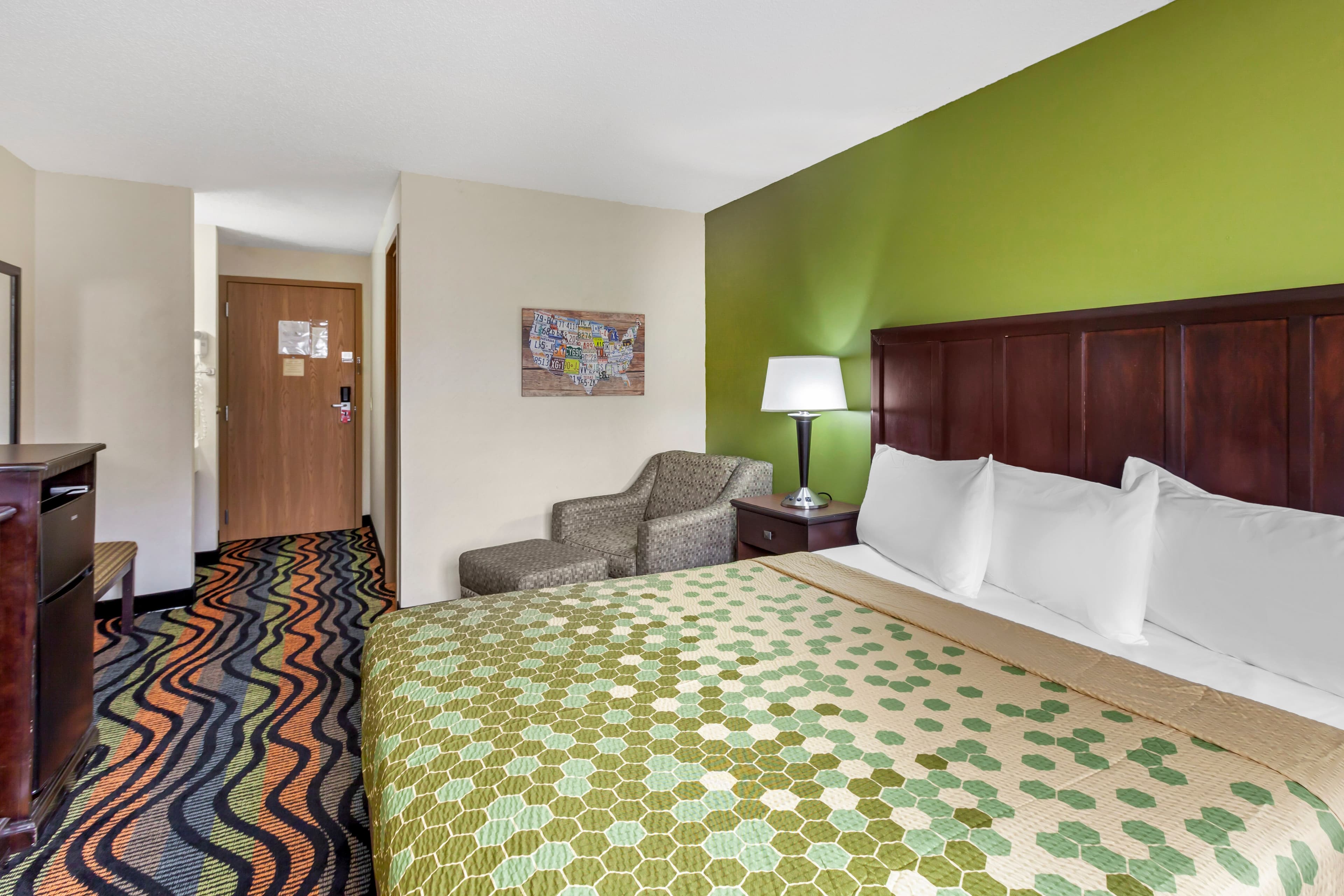 Econo Lodge Inn & Suites Oconto — 17