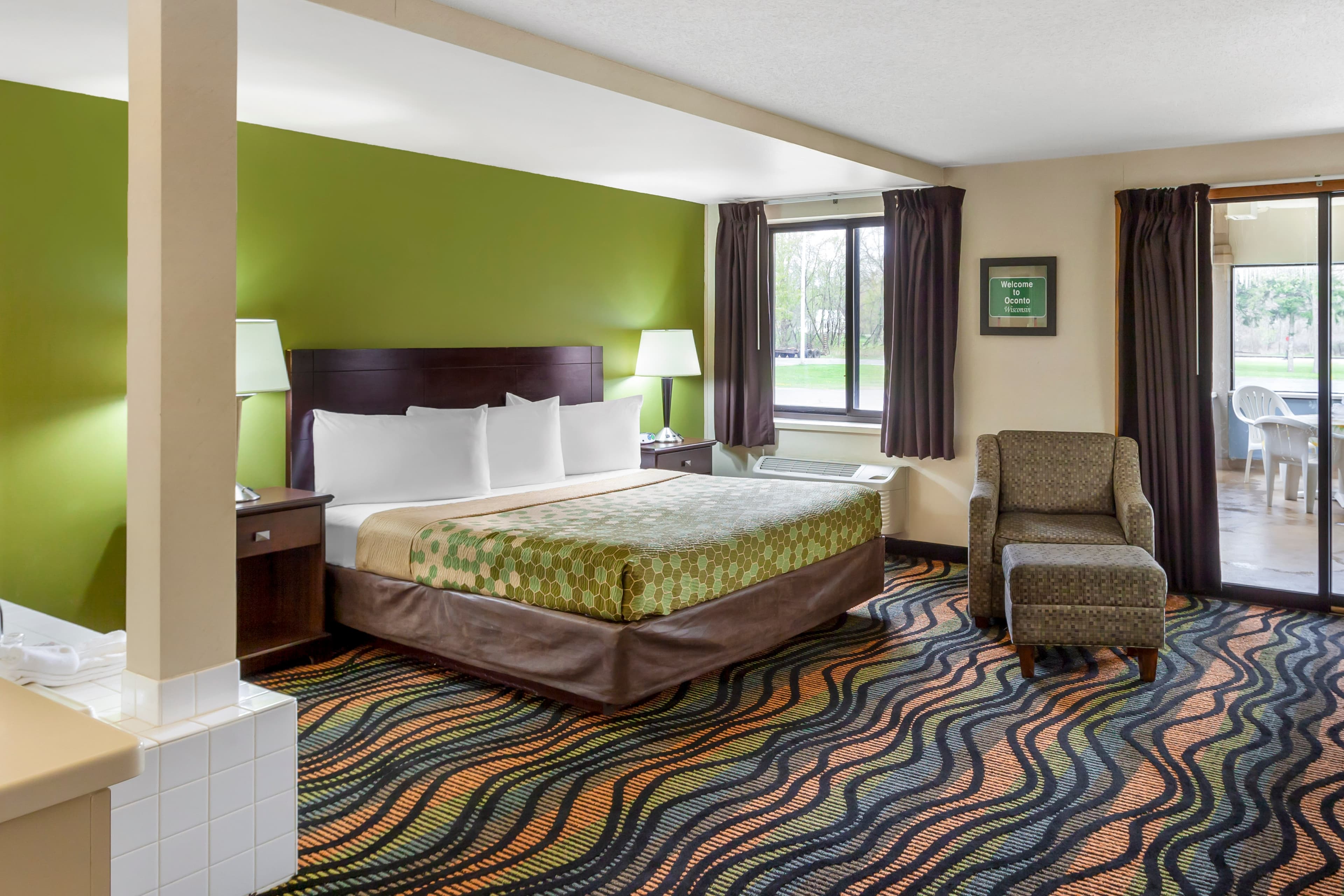 Econo Lodge Inn & Suites Oconto — 31