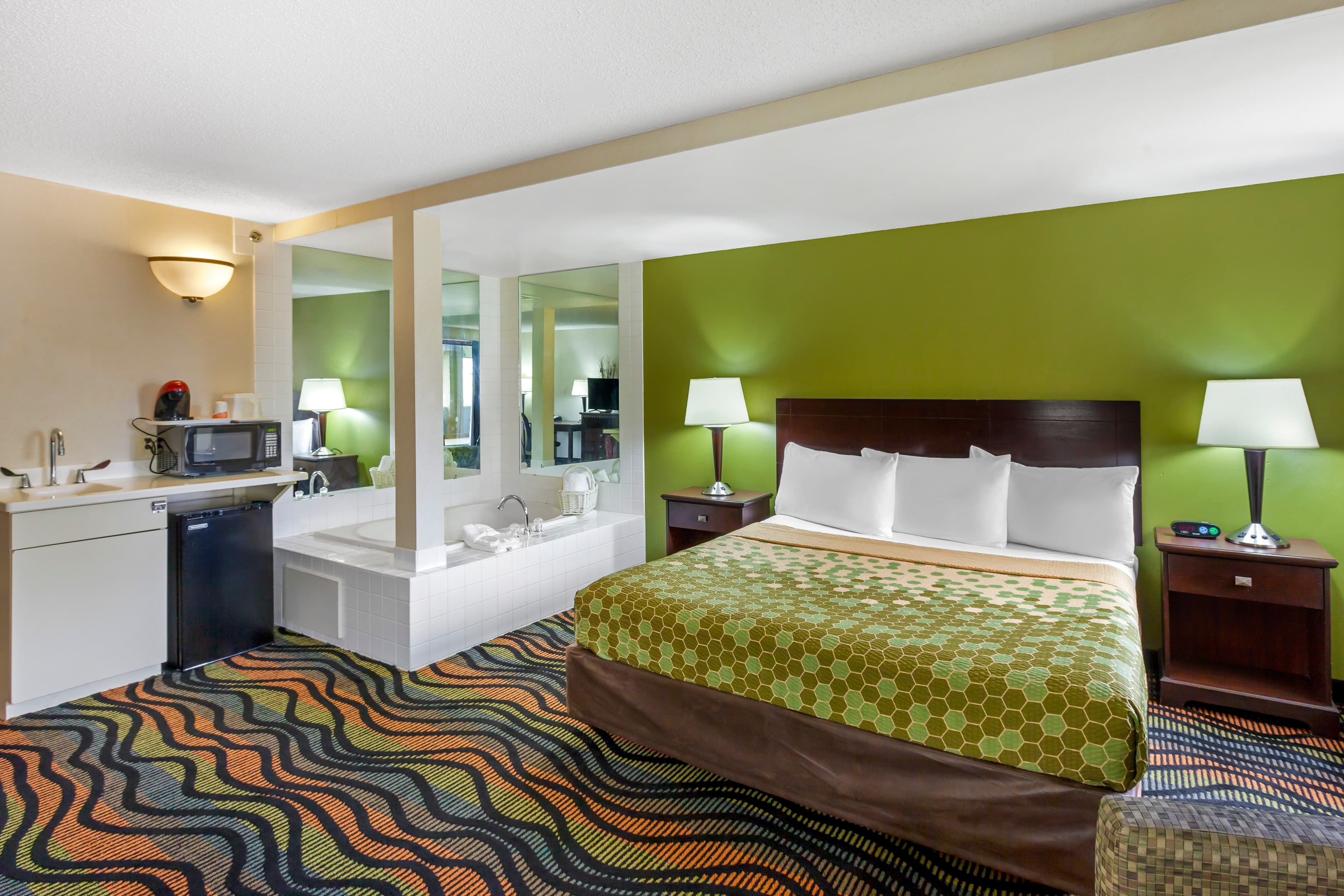 Econo Lodge Inn & Suites Oconto — 34