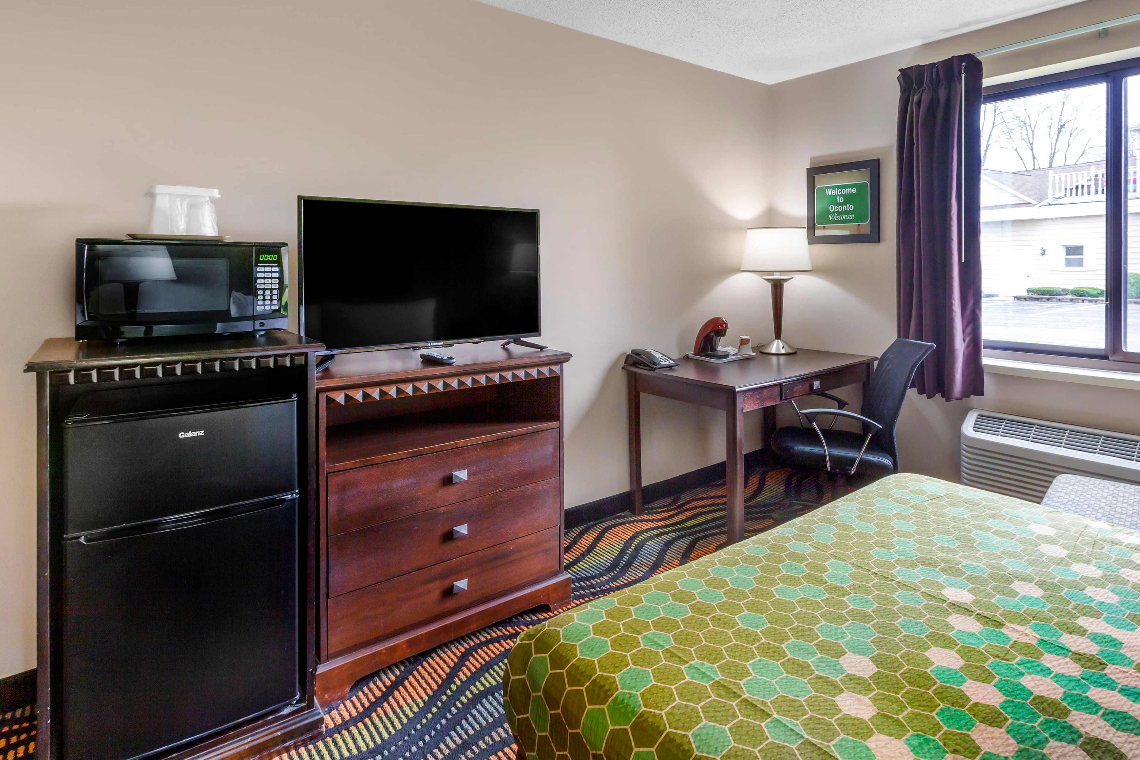 Econo Lodge Inn & Suites Oconto — 22