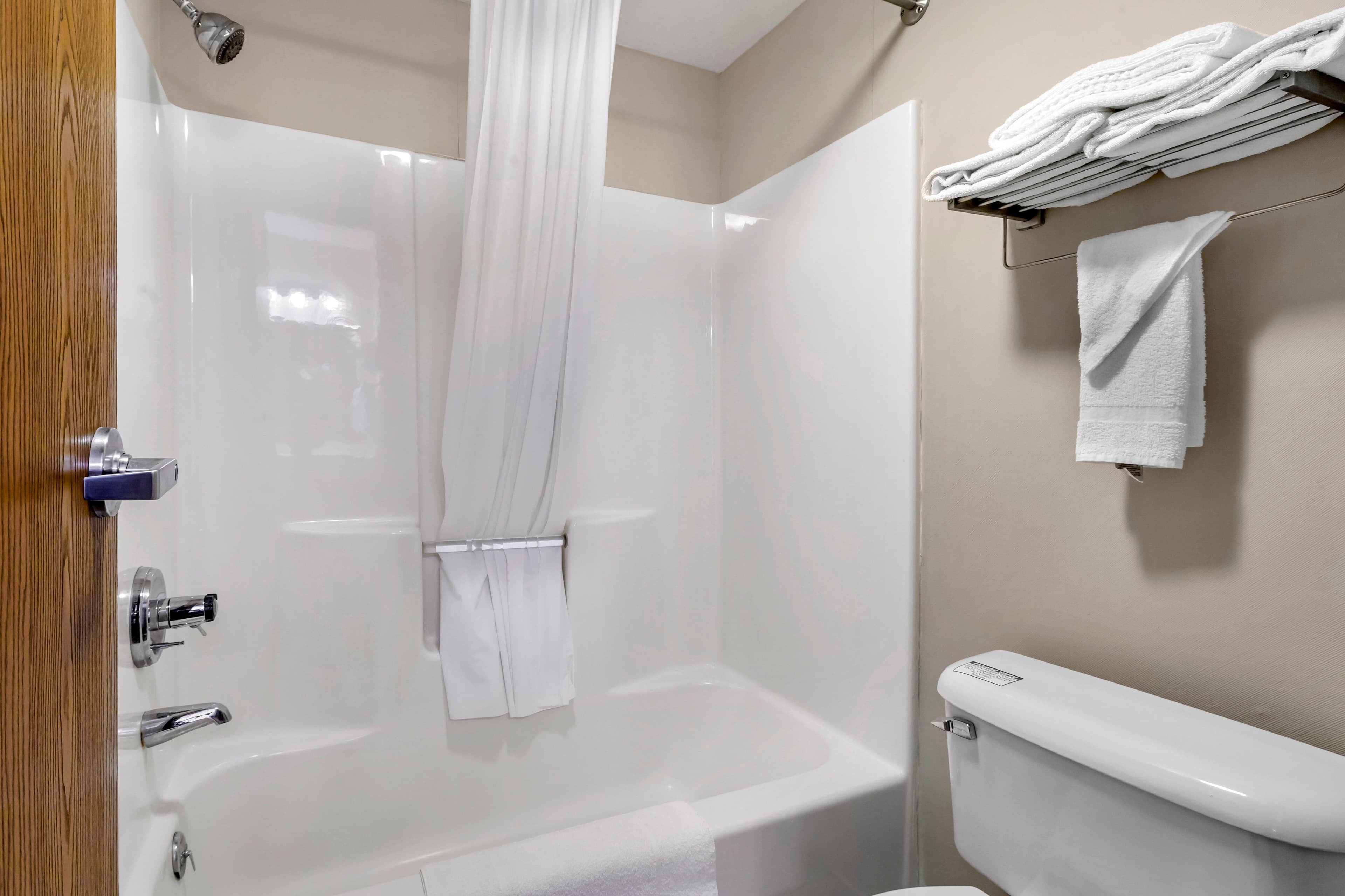 Econo Lodge Inn & Suites Oconto — 24