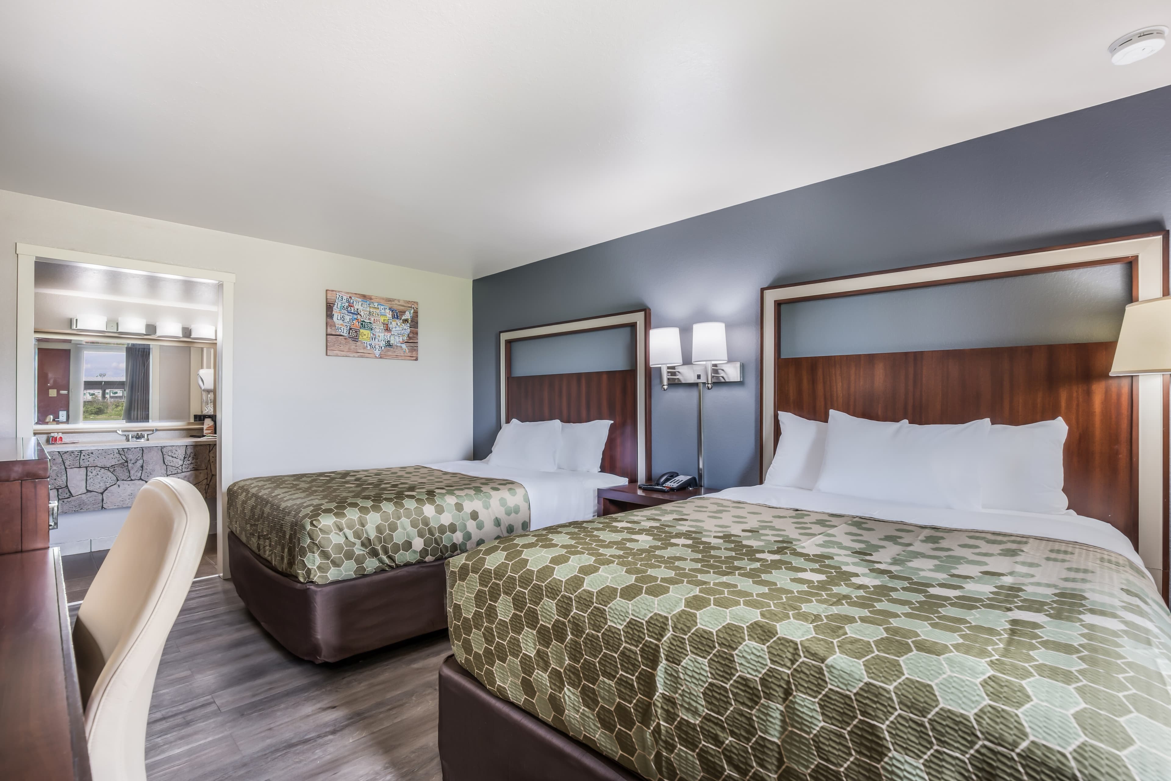 Econo Lodge Neenah — 49