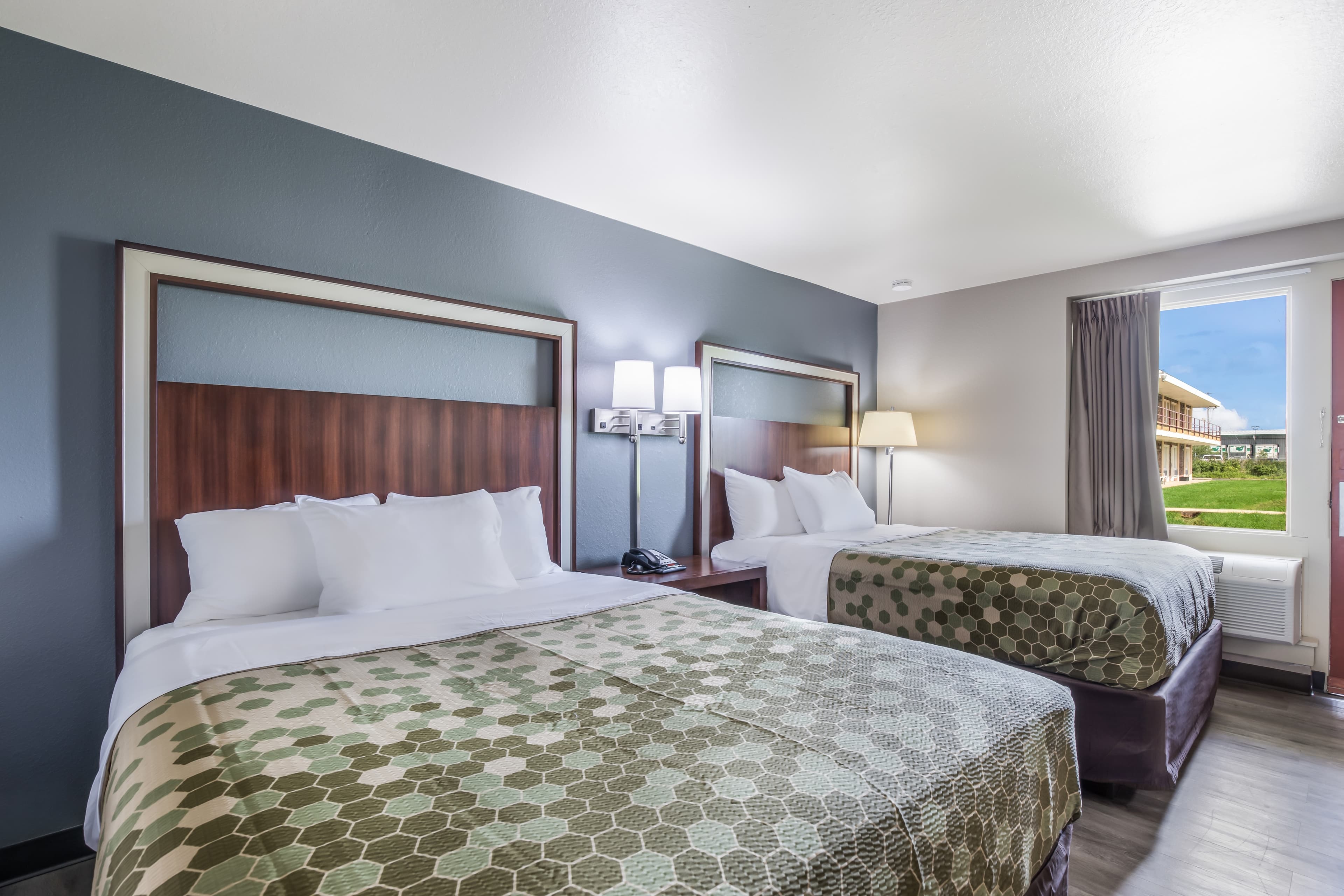 Econo Lodge Neenah — 52