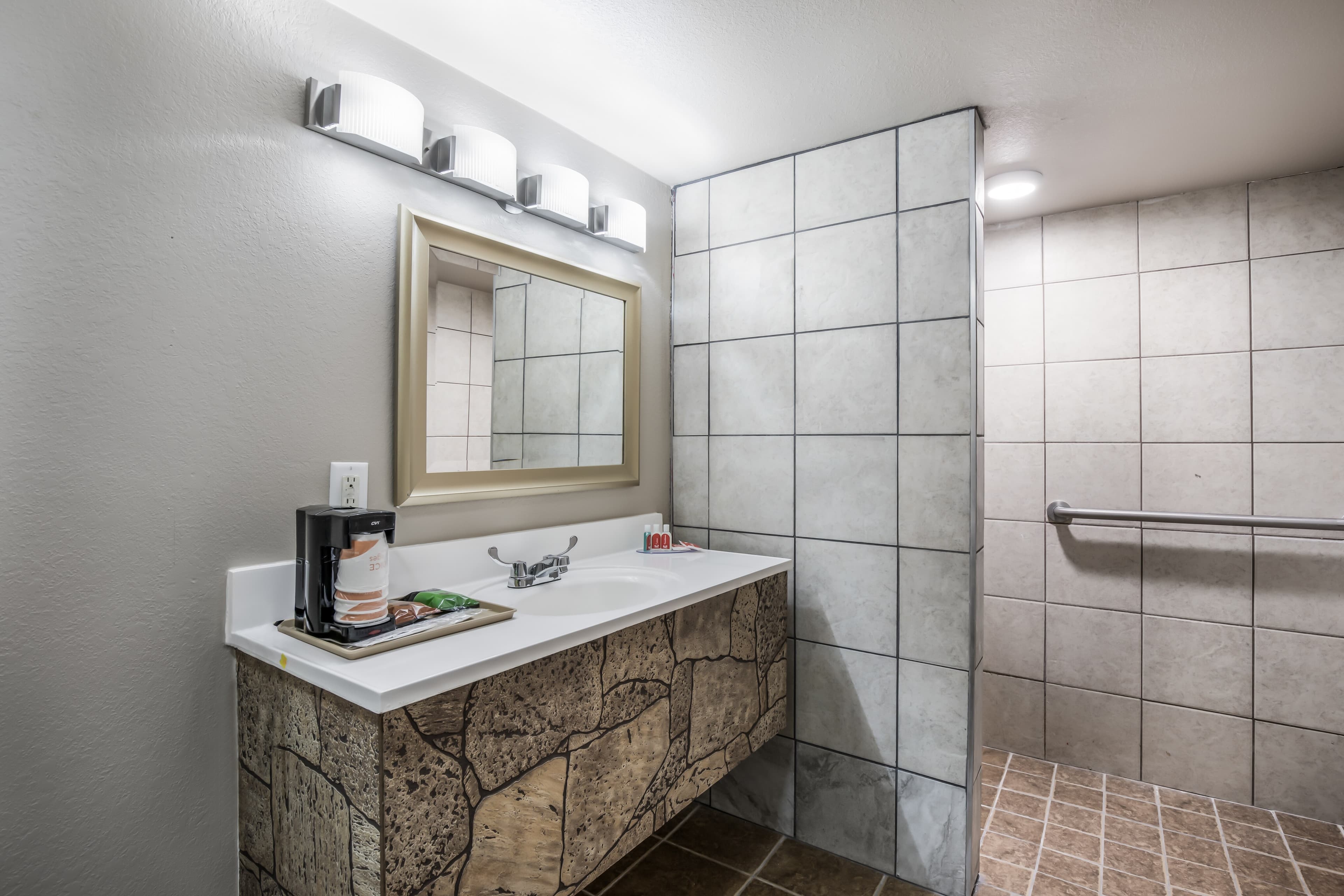 Econo Lodge Neenah — 54