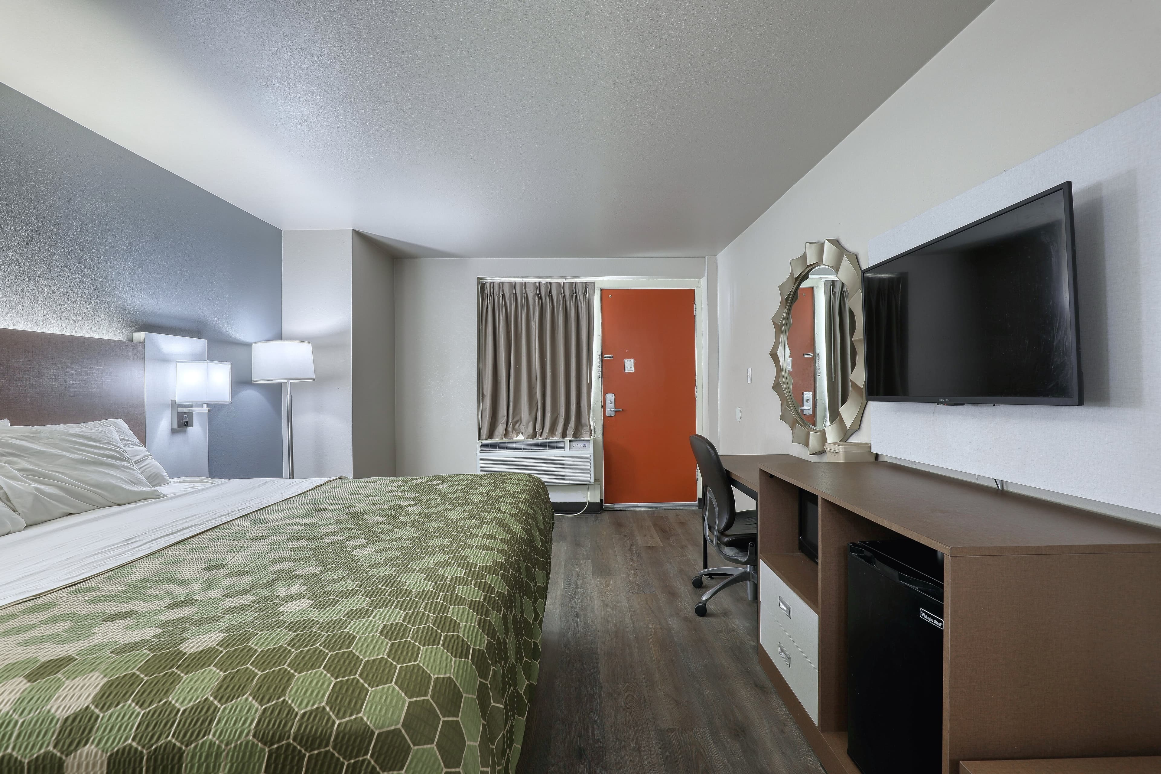 Econo Lodge Neenah - Image 5