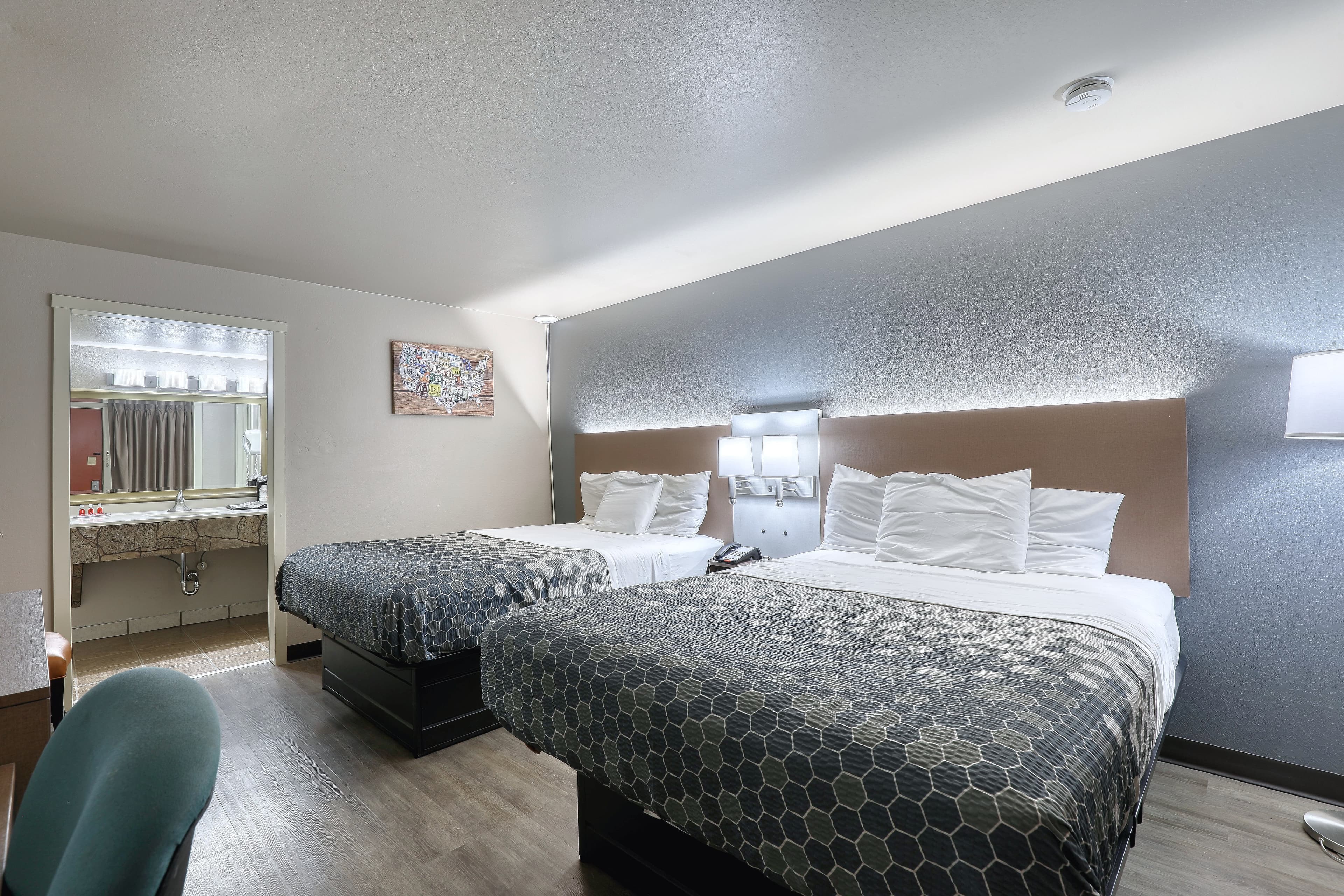 Econo Lodge Neenah — 48