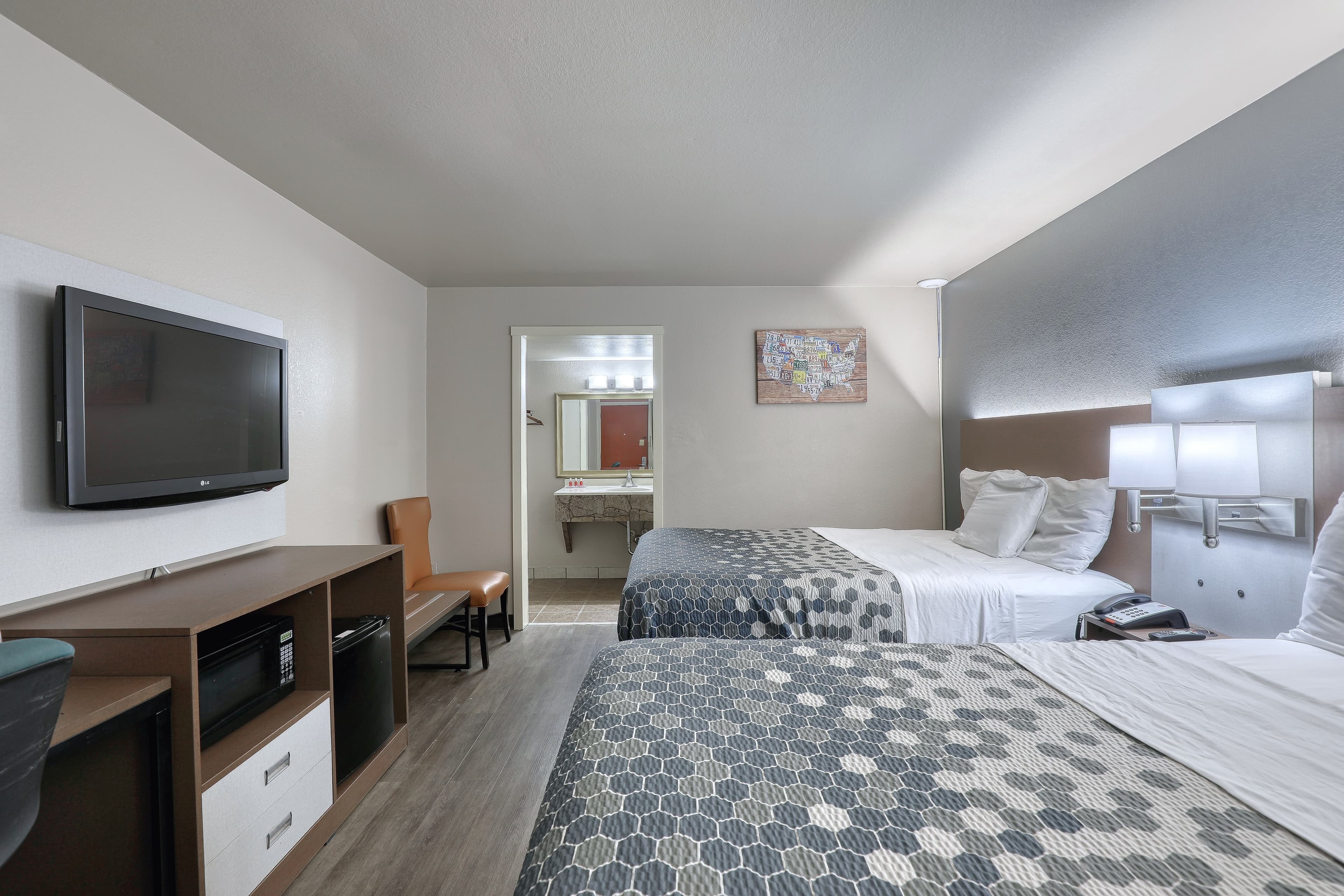 Econo Lodge Neenah — 50