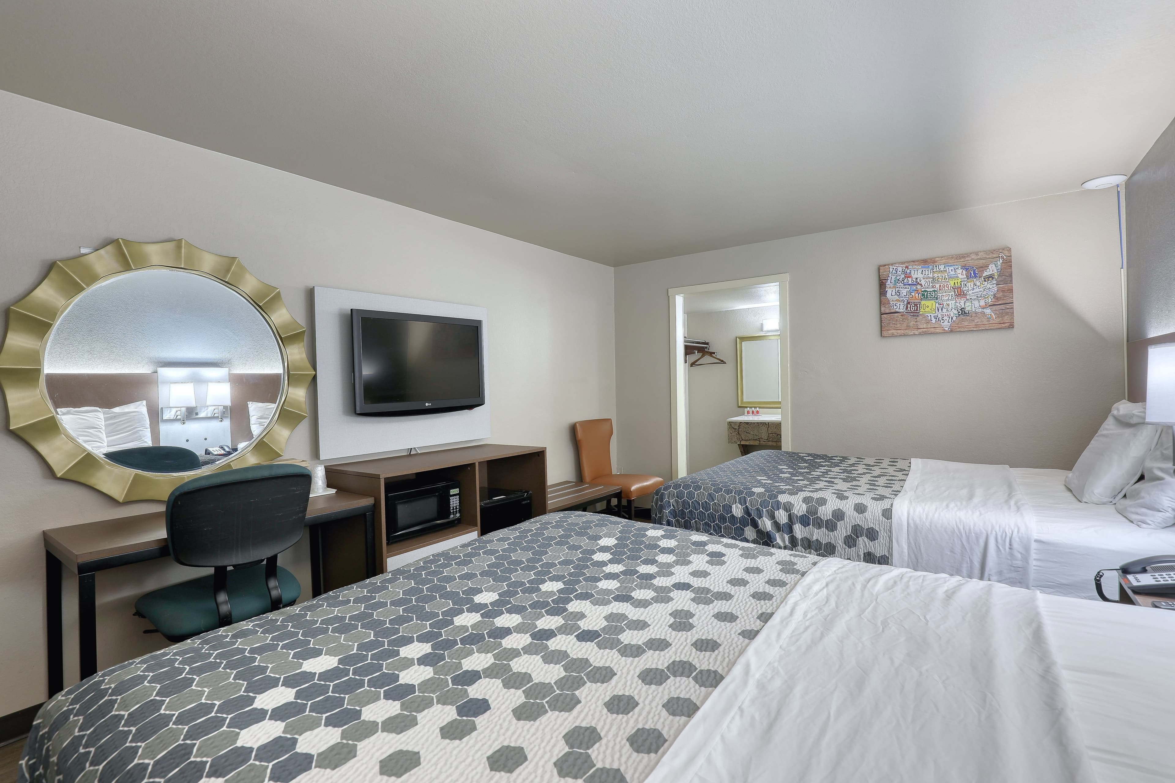 Econo Lodge Neenah — 53