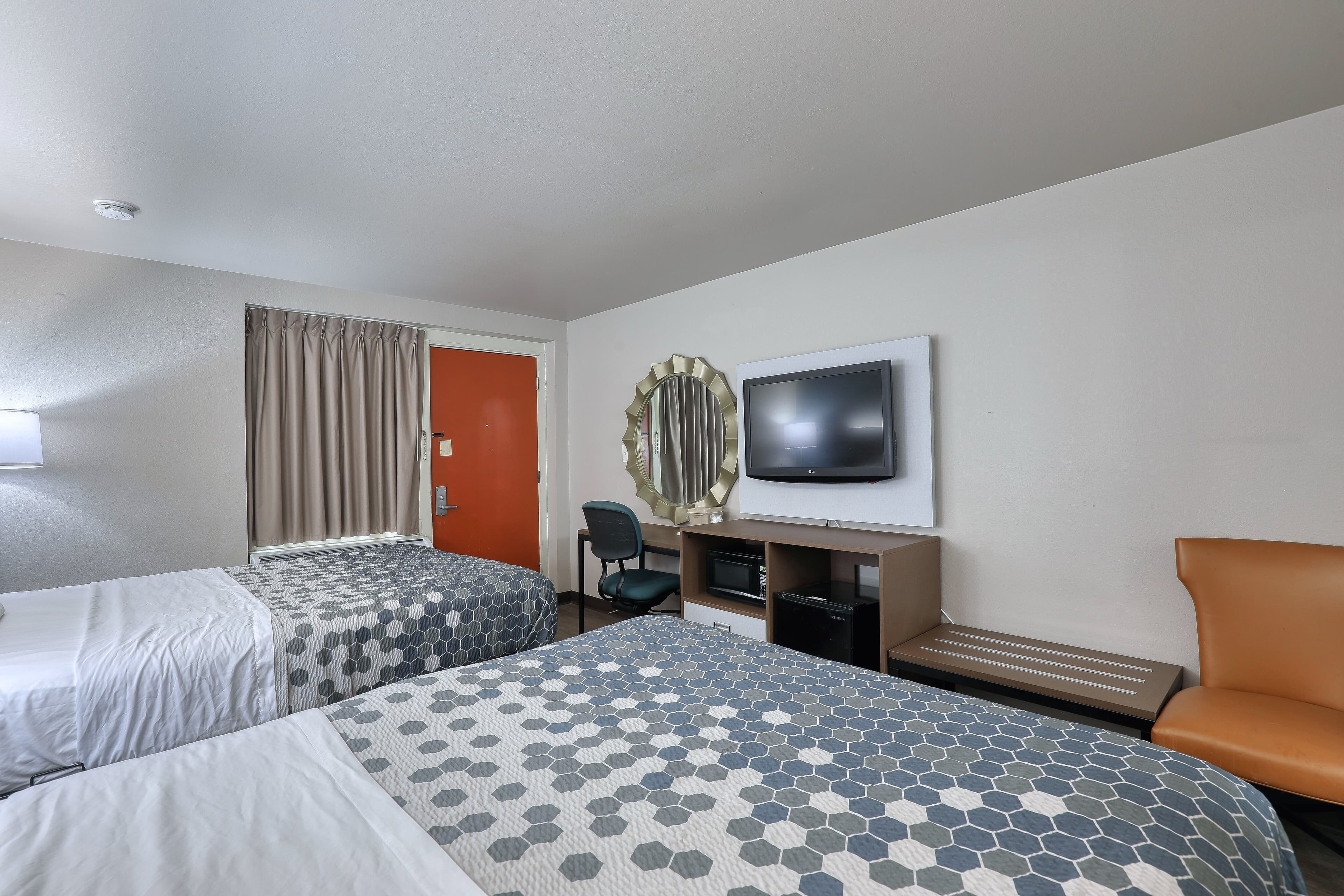 Econo Lodge Neenah — 56