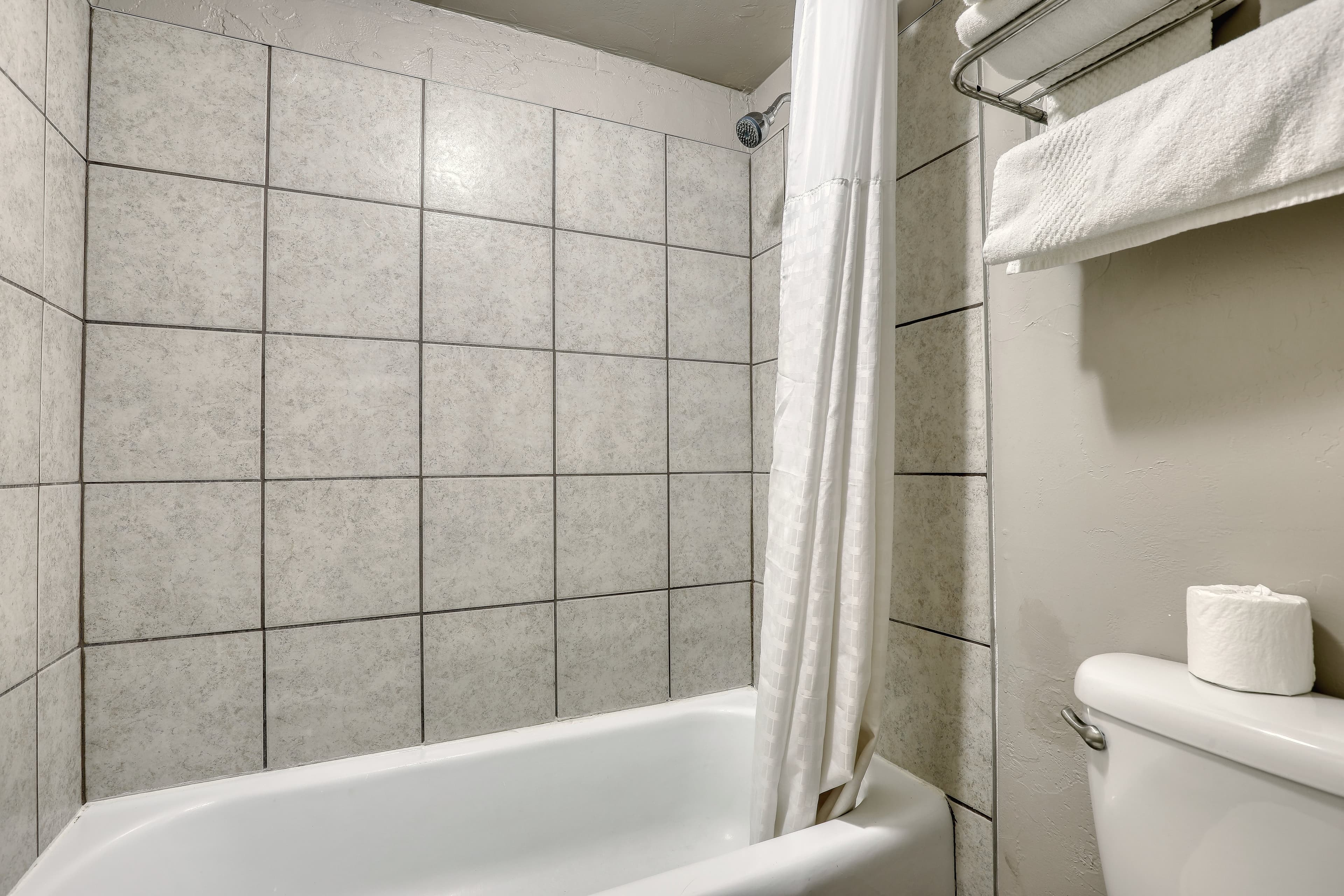 Econo Lodge Neenah — 46