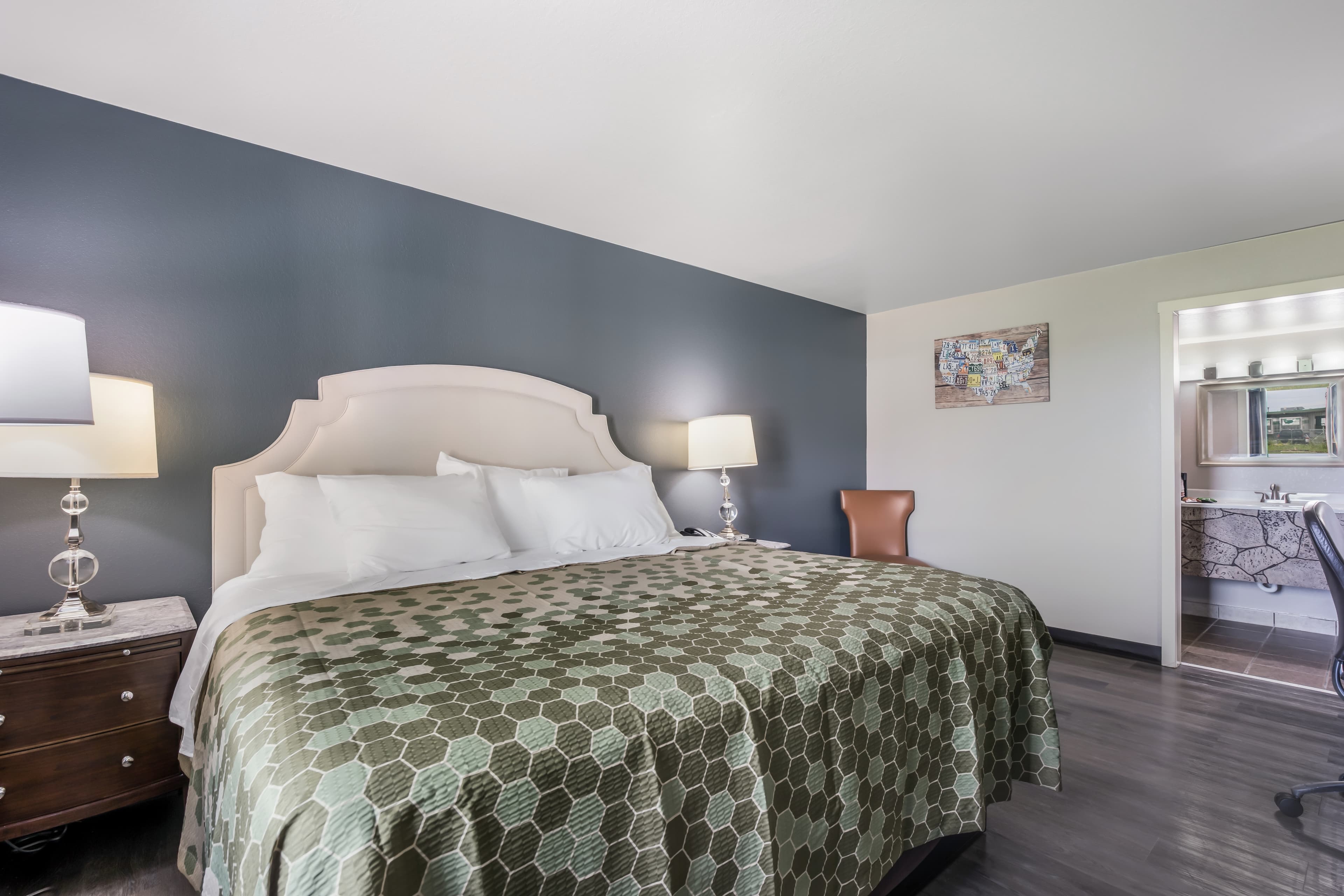 Econo Lodge Neenah — 28
