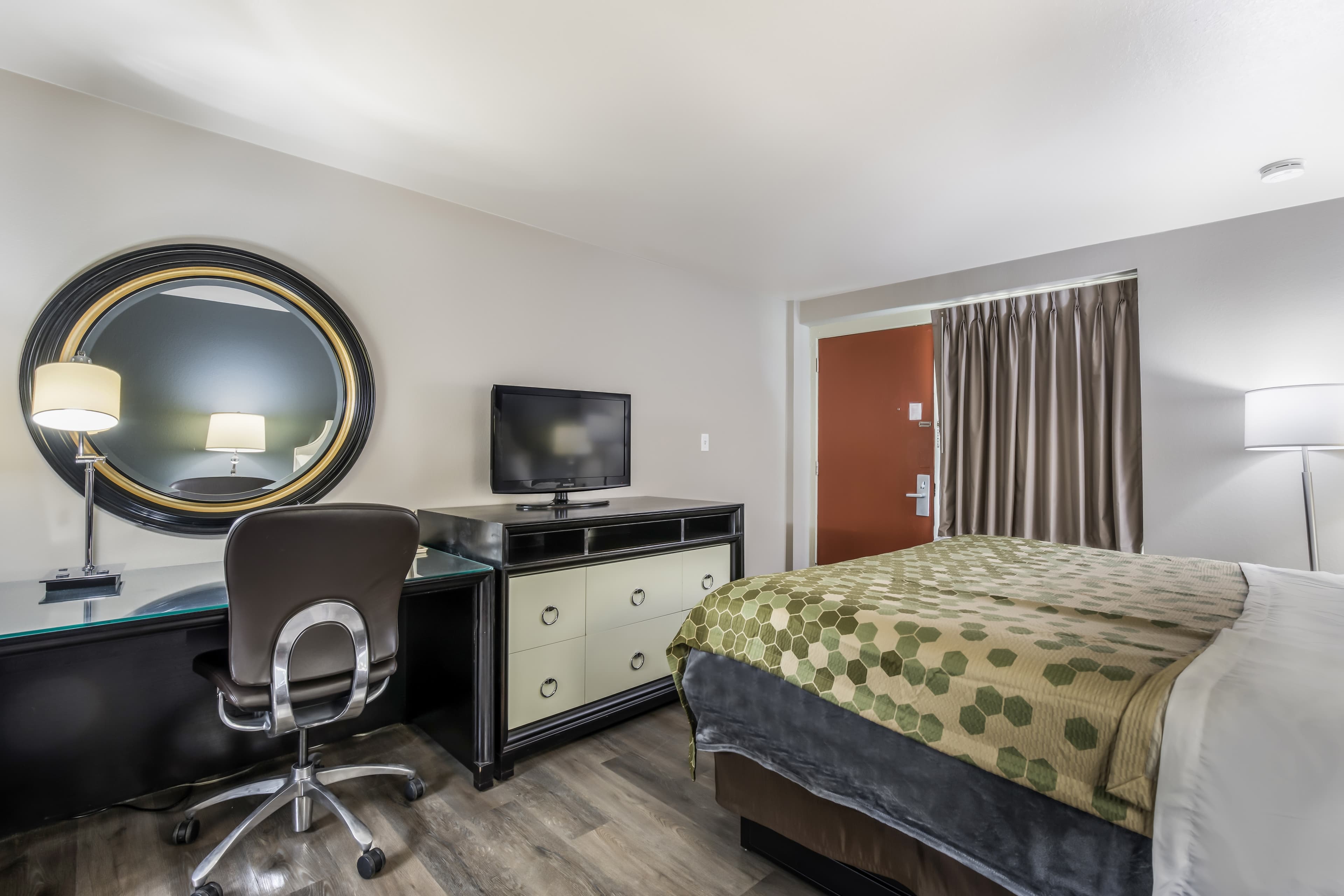 Econo Lodge Neenah — 32