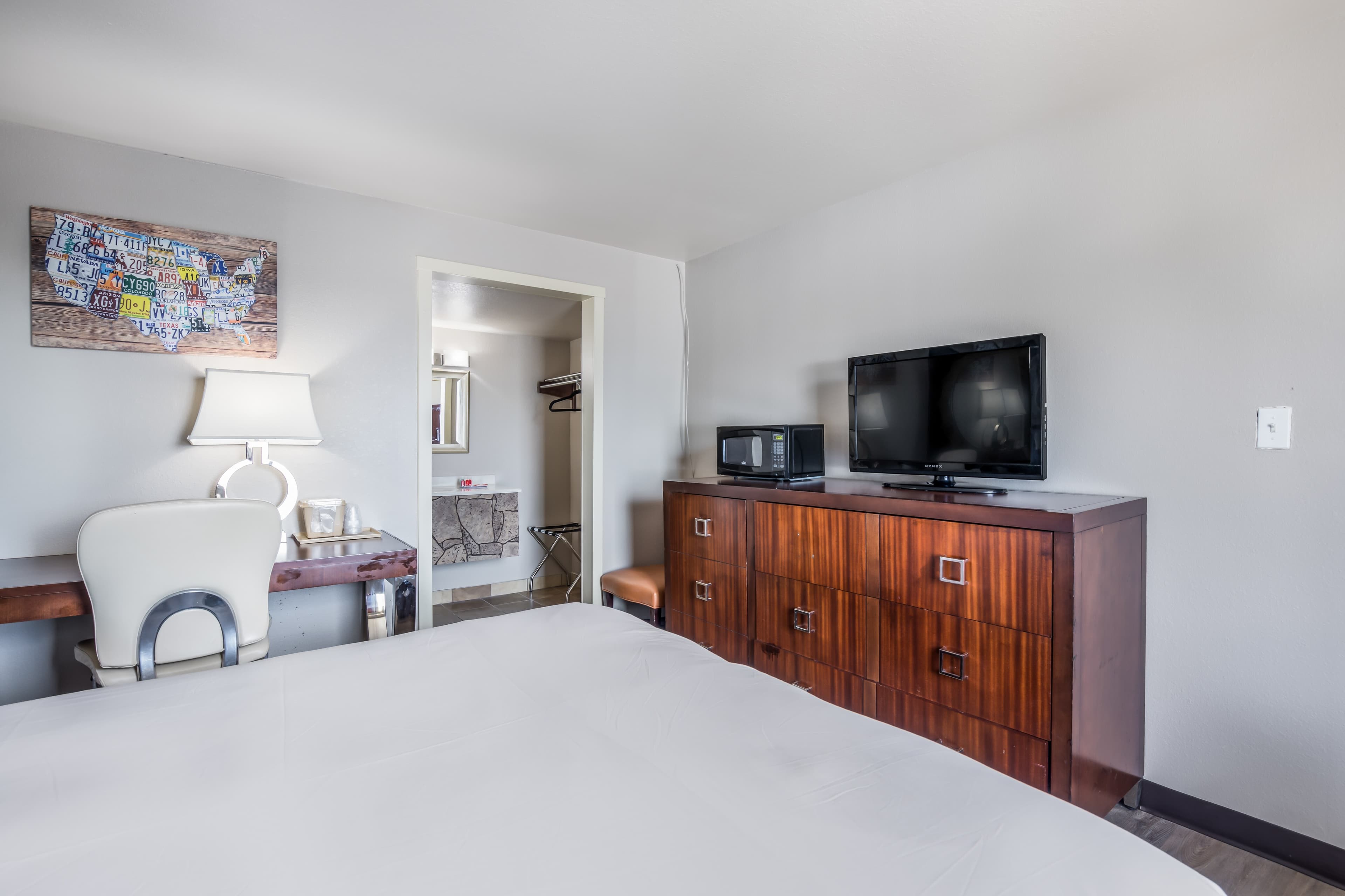 Econo Lodge Neenah — 16