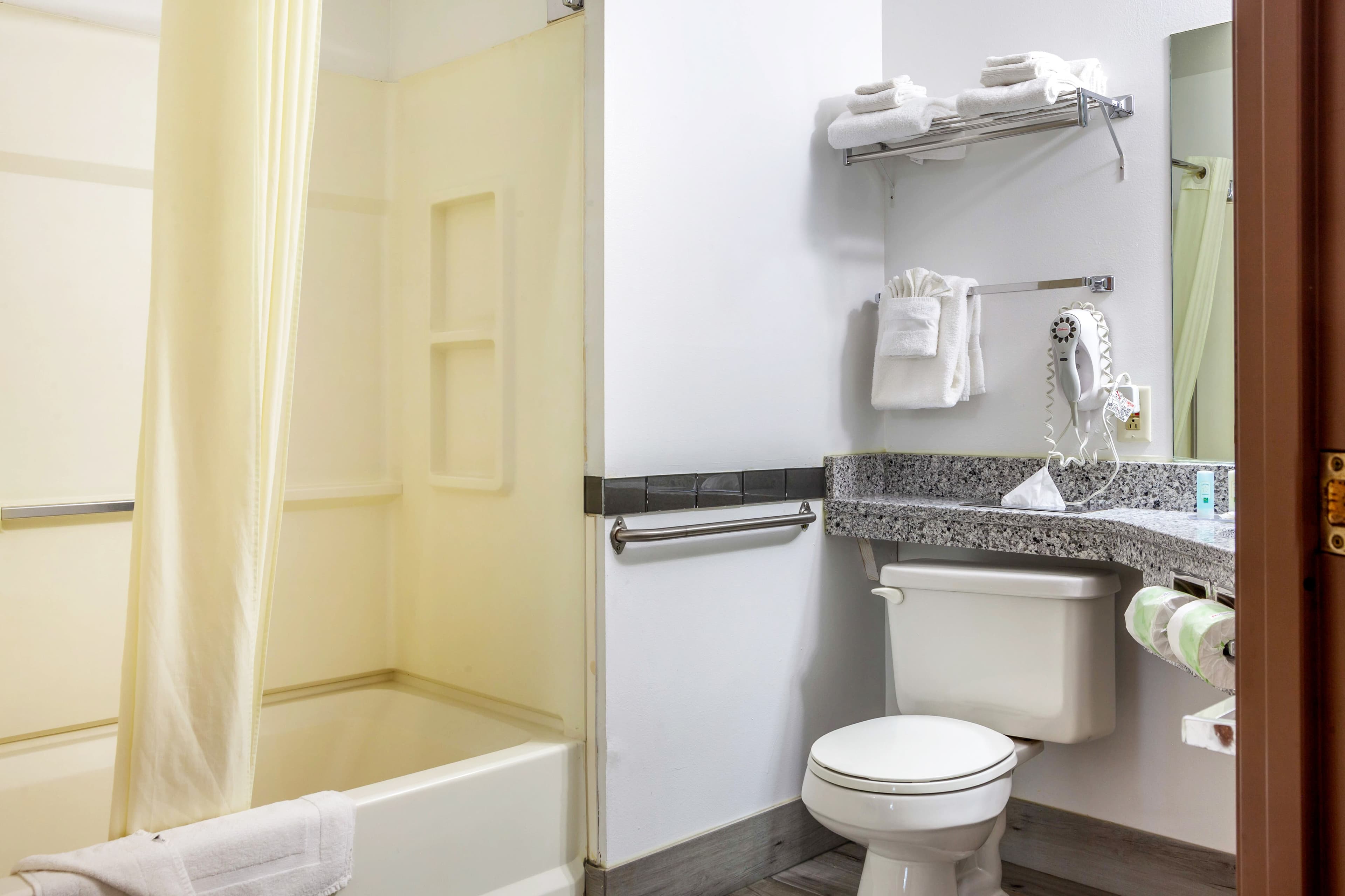 Quality Inn & Suites Prairie Du Chien — 6