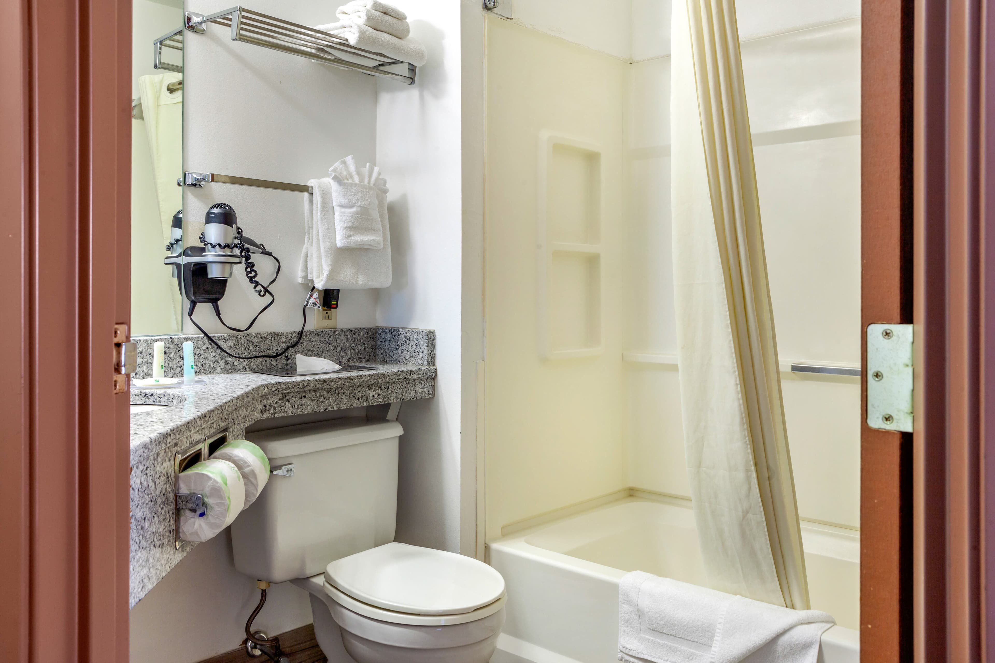 Quality Inn & Suites Prairie Du Chien — 11