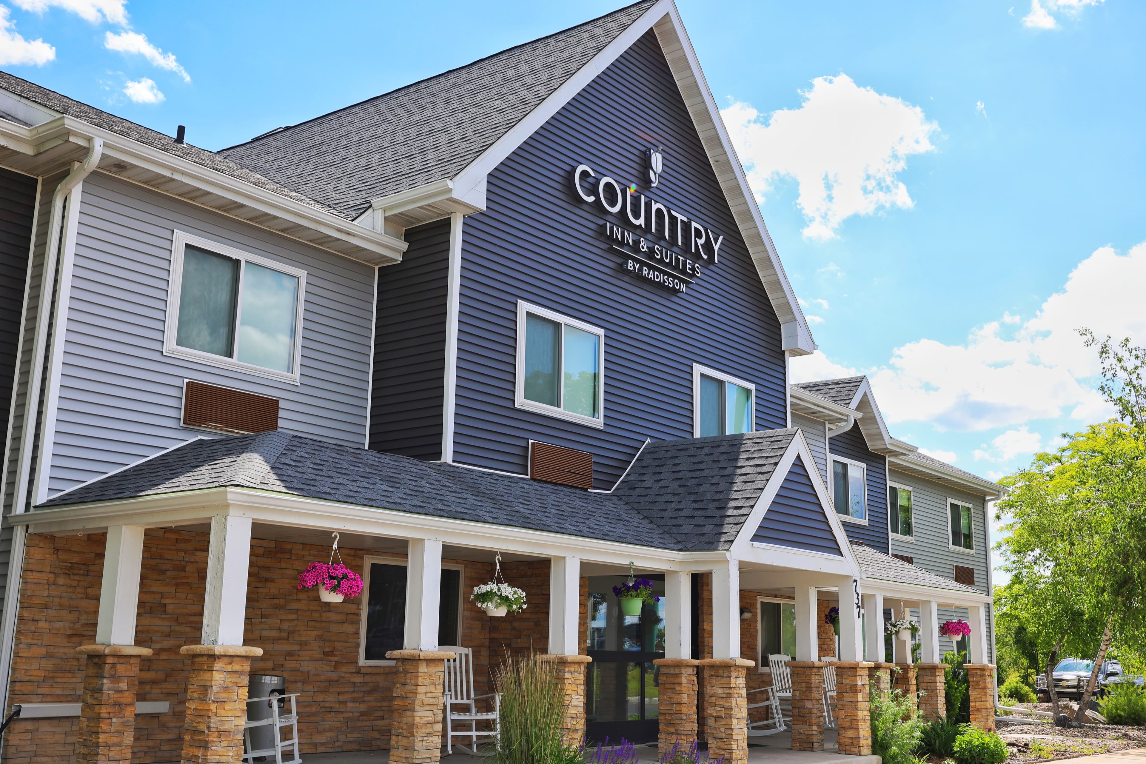 Country Inn & Suites by Radisson, Sparta, WI - Image 1
