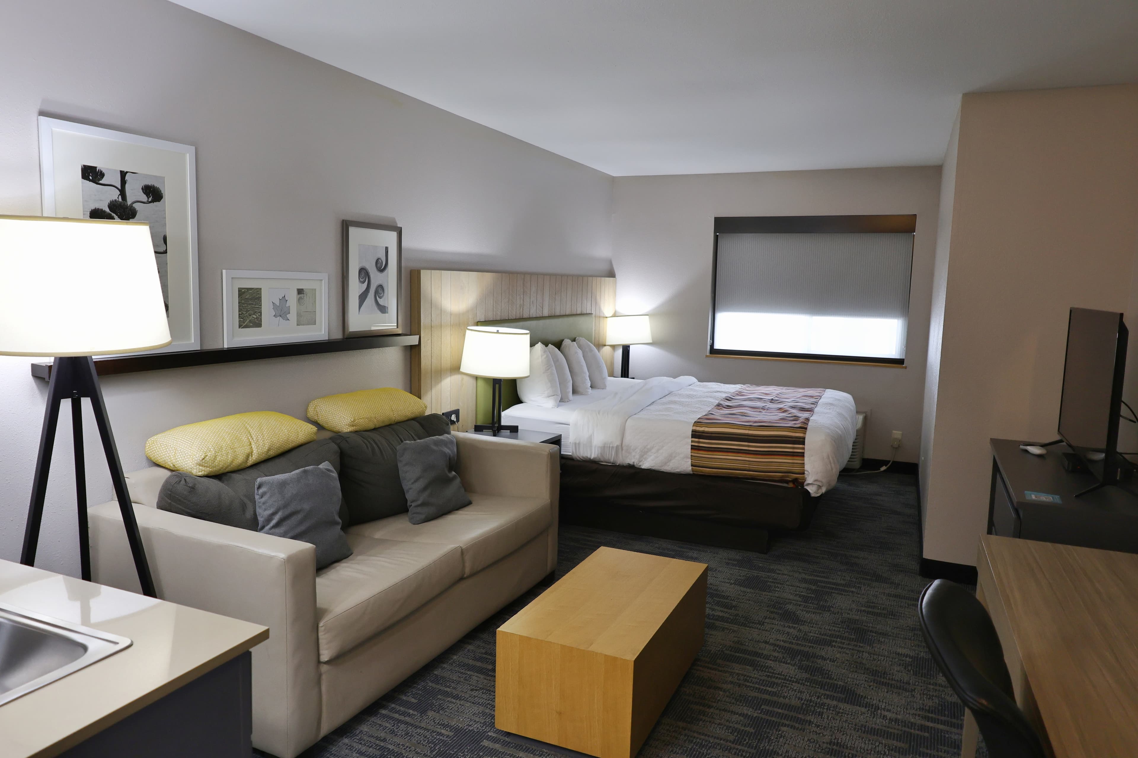 Country Inn & Suites by Radisson, Sparta, WI — 11