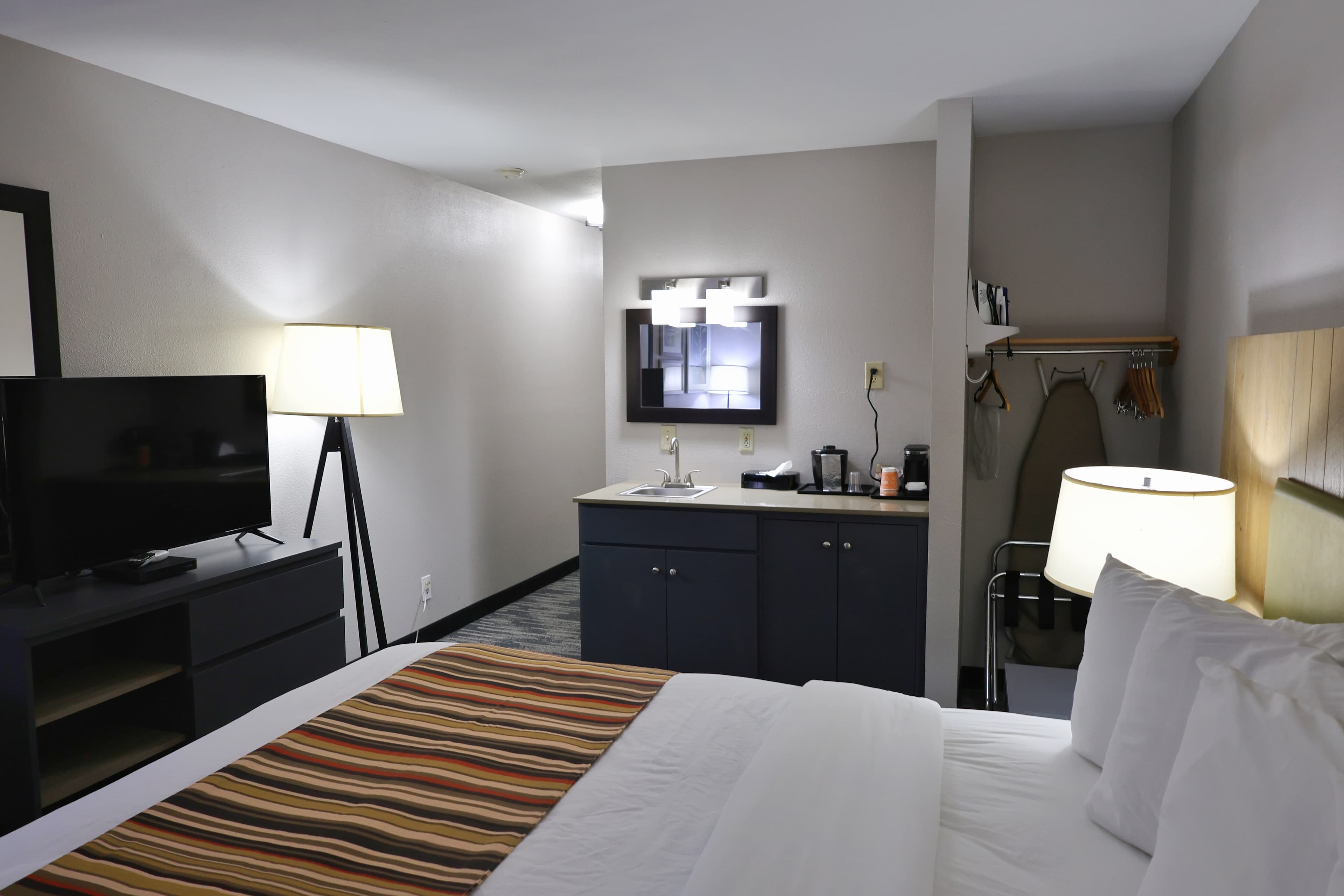 Country Inn & Suites by Radisson, Sparta, WI — 8