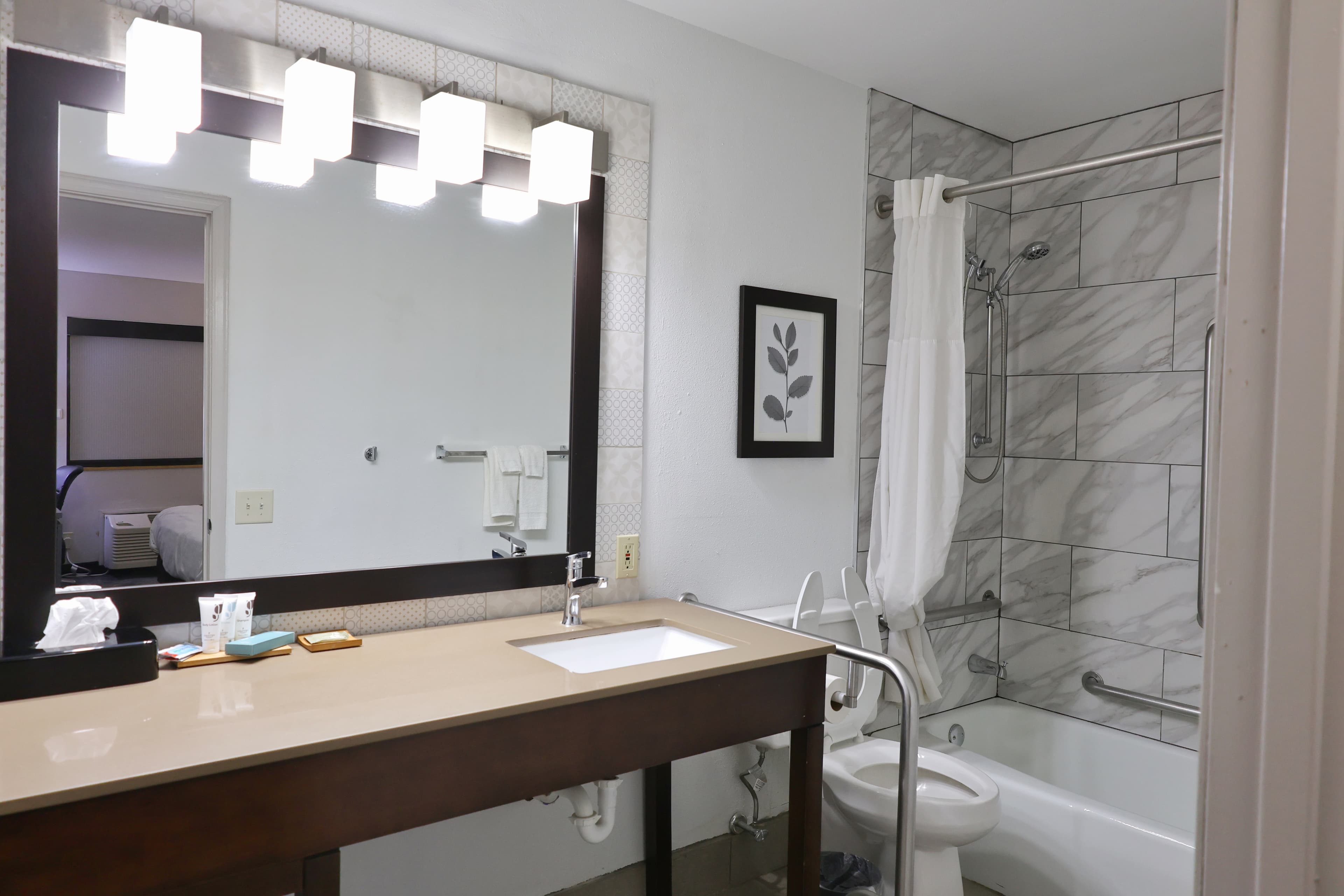 Country Inn & Suites by Radisson, Sparta, WI - Image 3