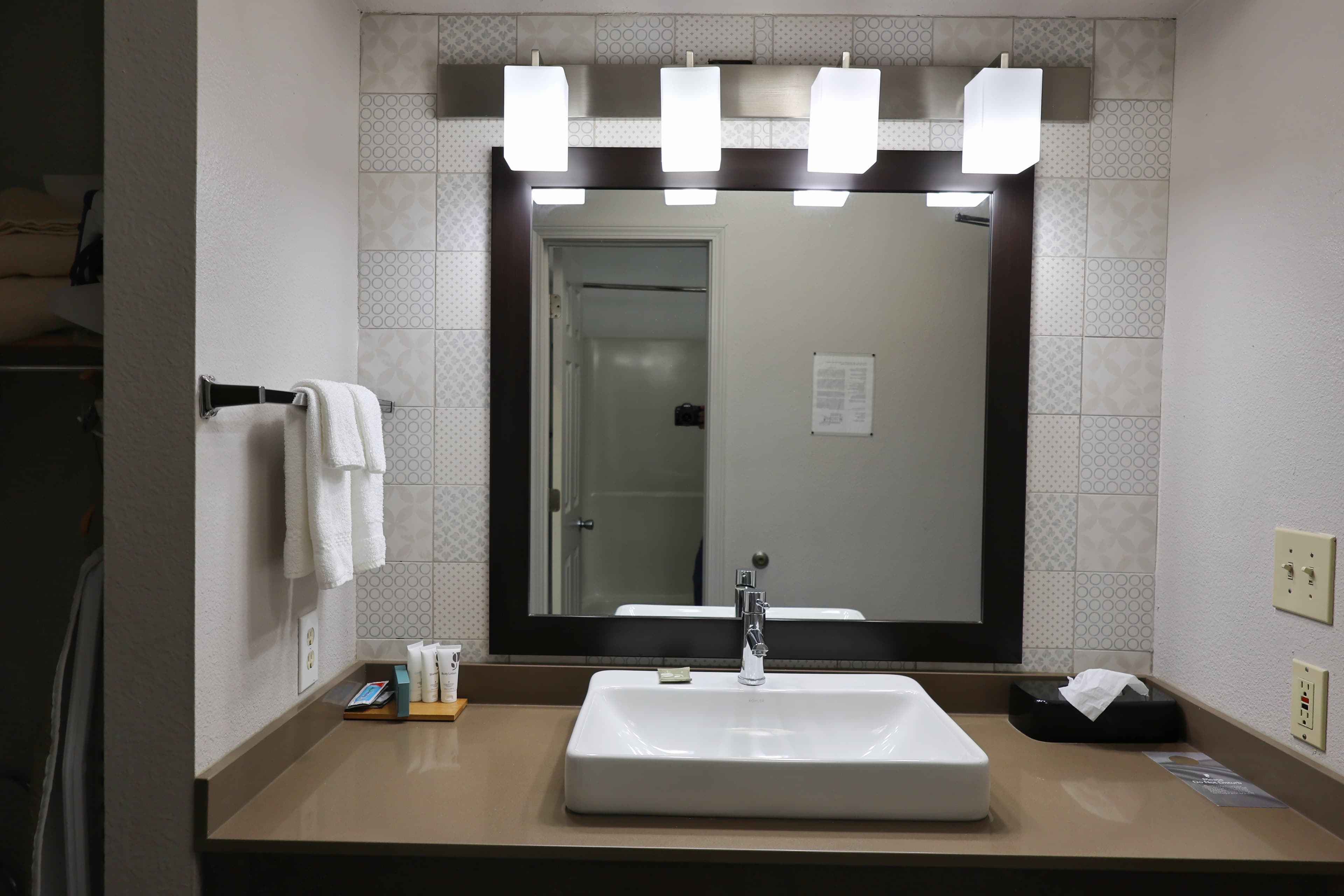 Country Inn & Suites by Radisson, Sparta, WI — 13