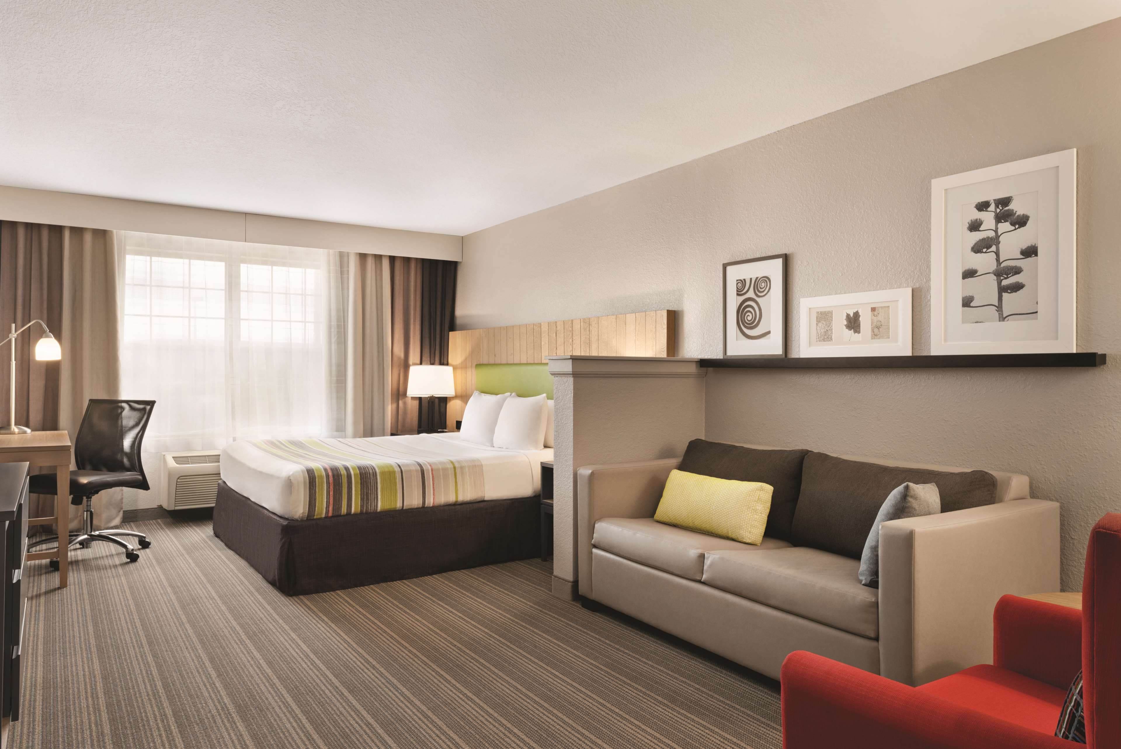 Country Inn & Suites by Radisson, Green Bay East, WI - Image 4