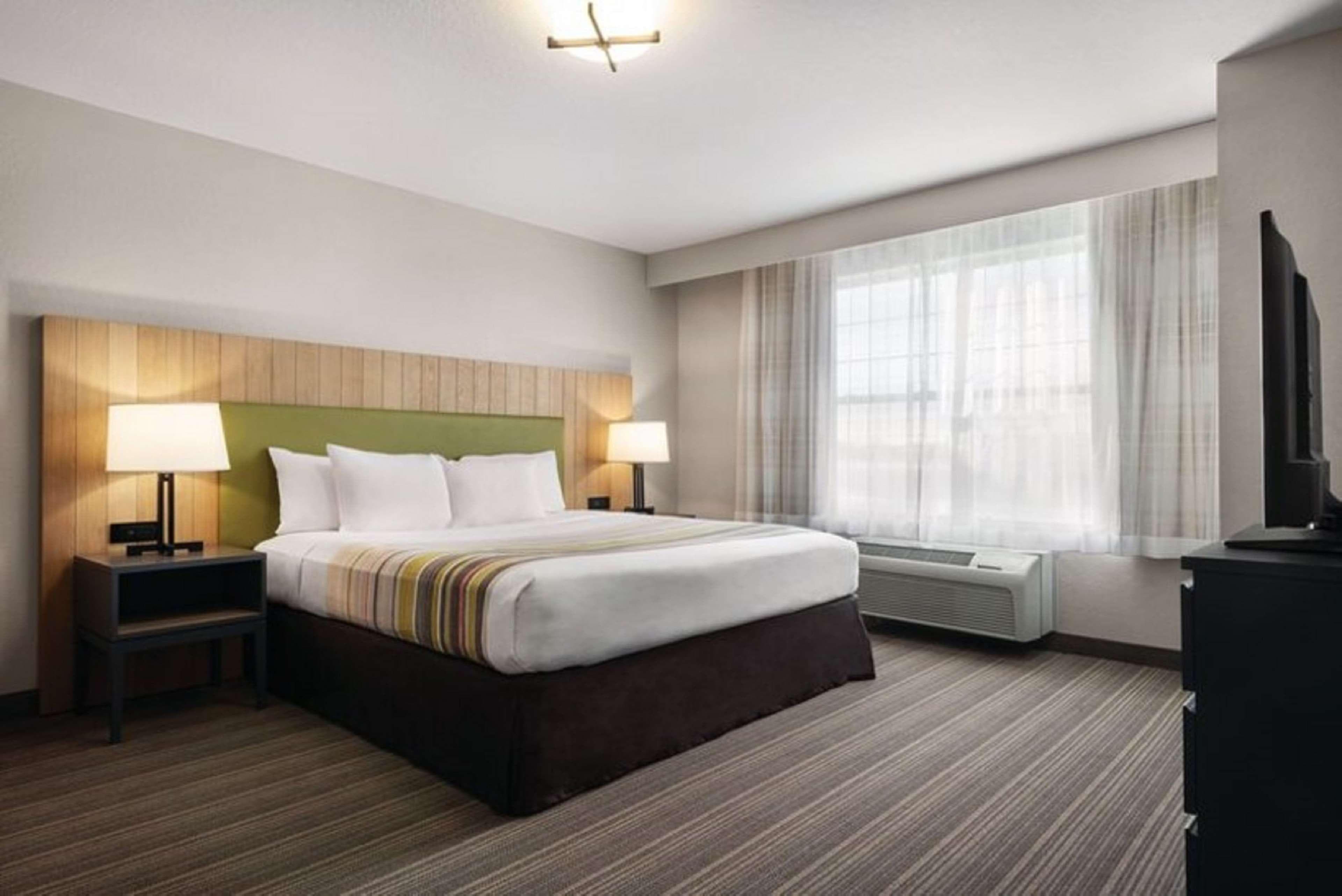 Country Inn & Suites by Radisson, Green Bay East, WI - Image 2
