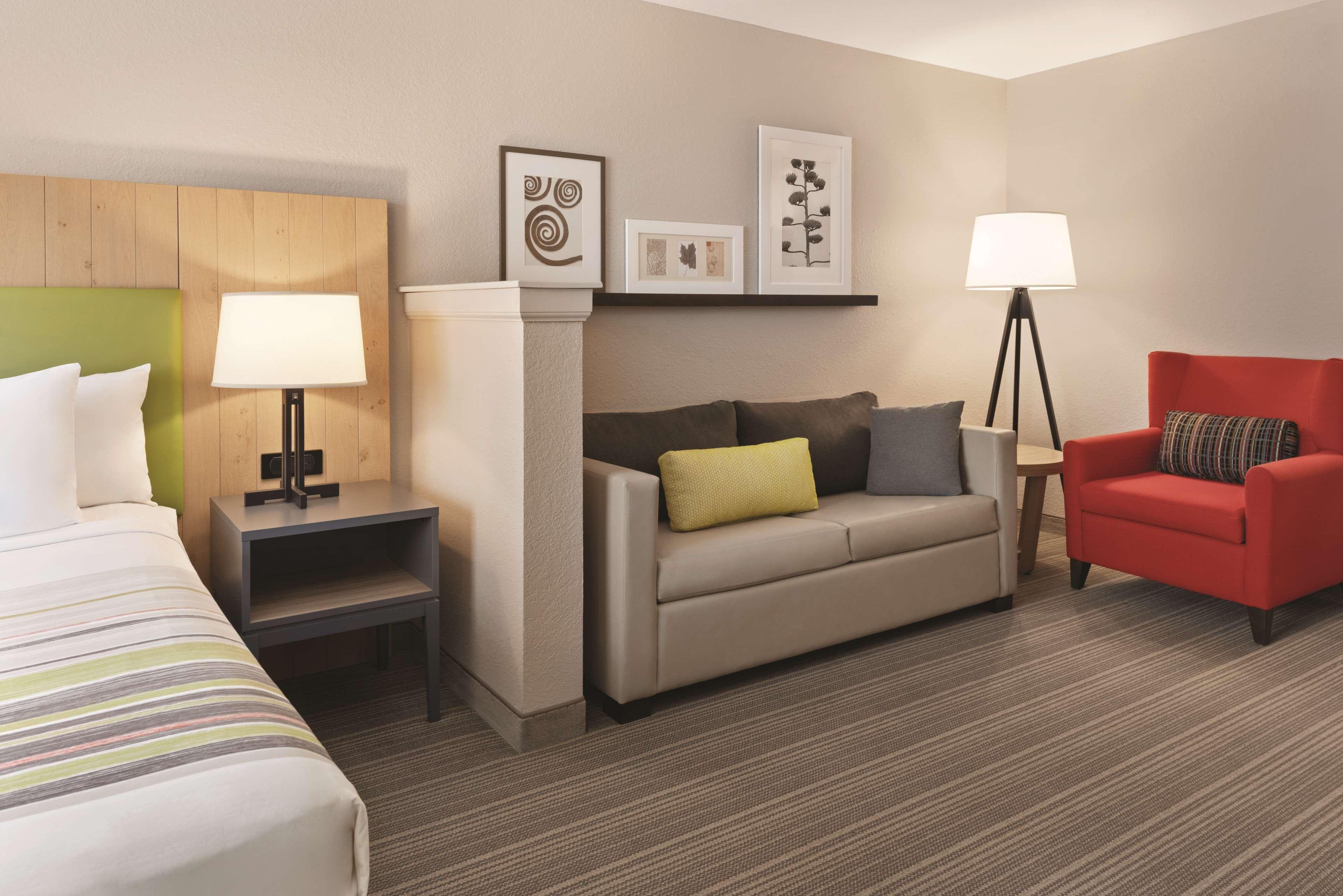 Country Inn & Suites by Radisson, Green Bay East, WI - Image 3