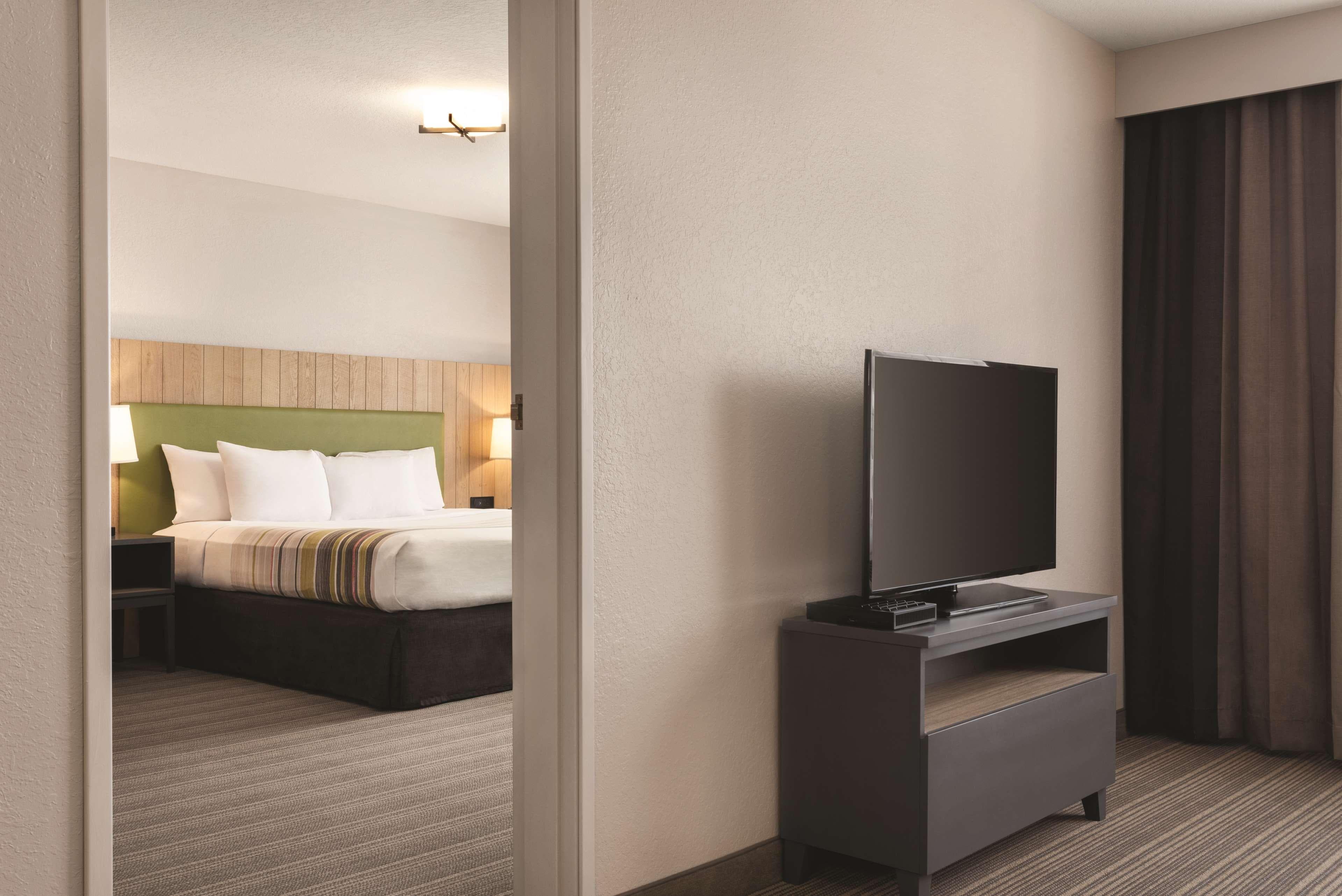 Country Inn & Suites by Radisson, Green Bay East, WI — 15