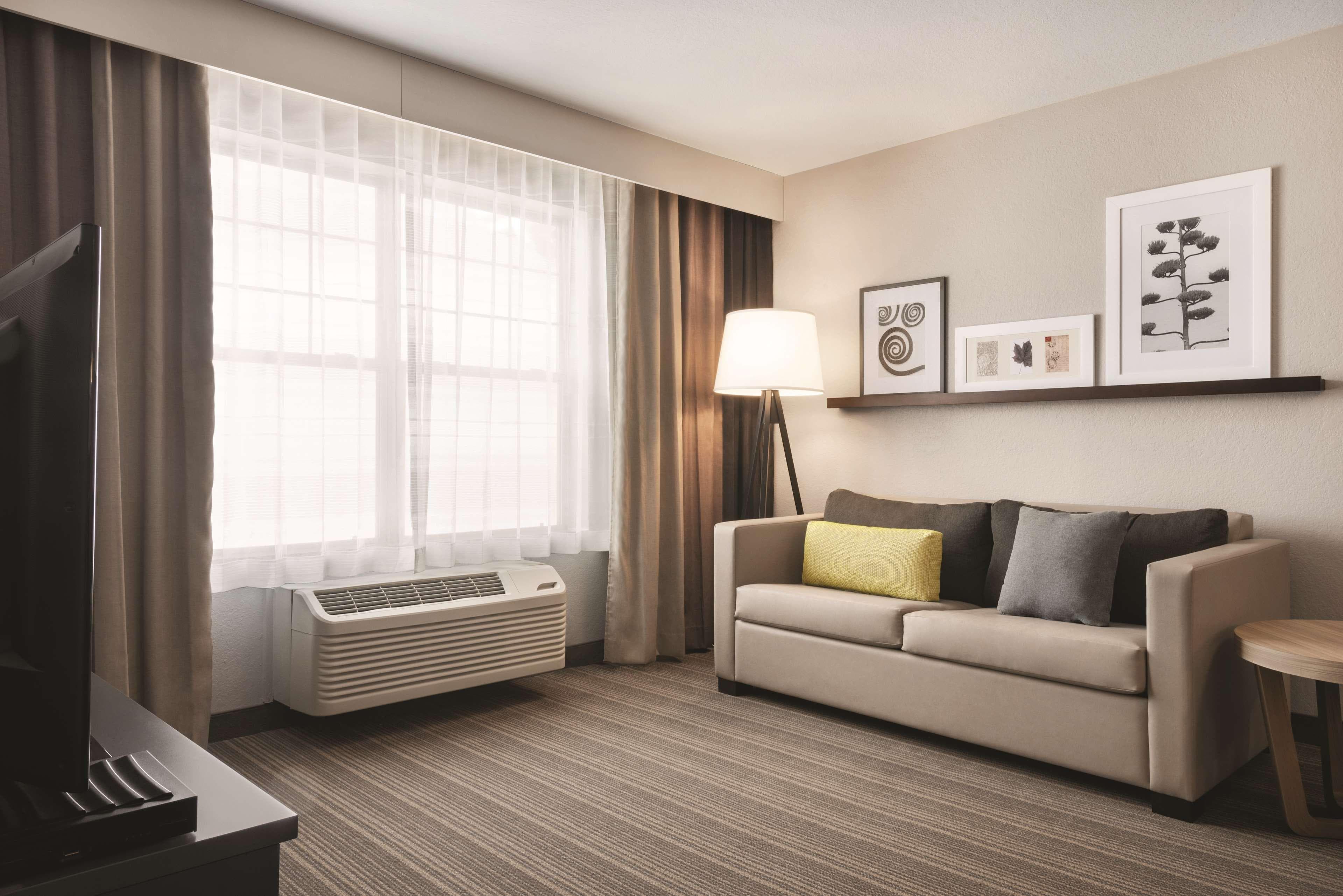 Country Inn & Suites by Radisson, Green Bay East, WI — 11