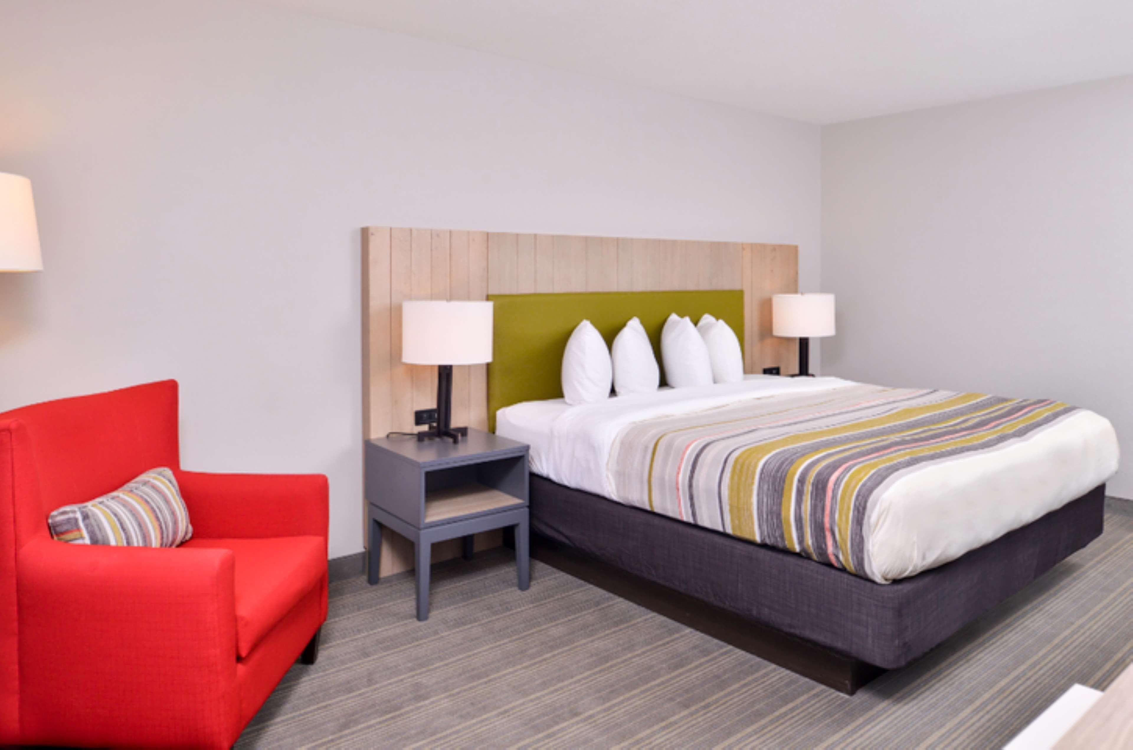 Country Inn & Suites by Radisson, Green Bay East, WI — 12