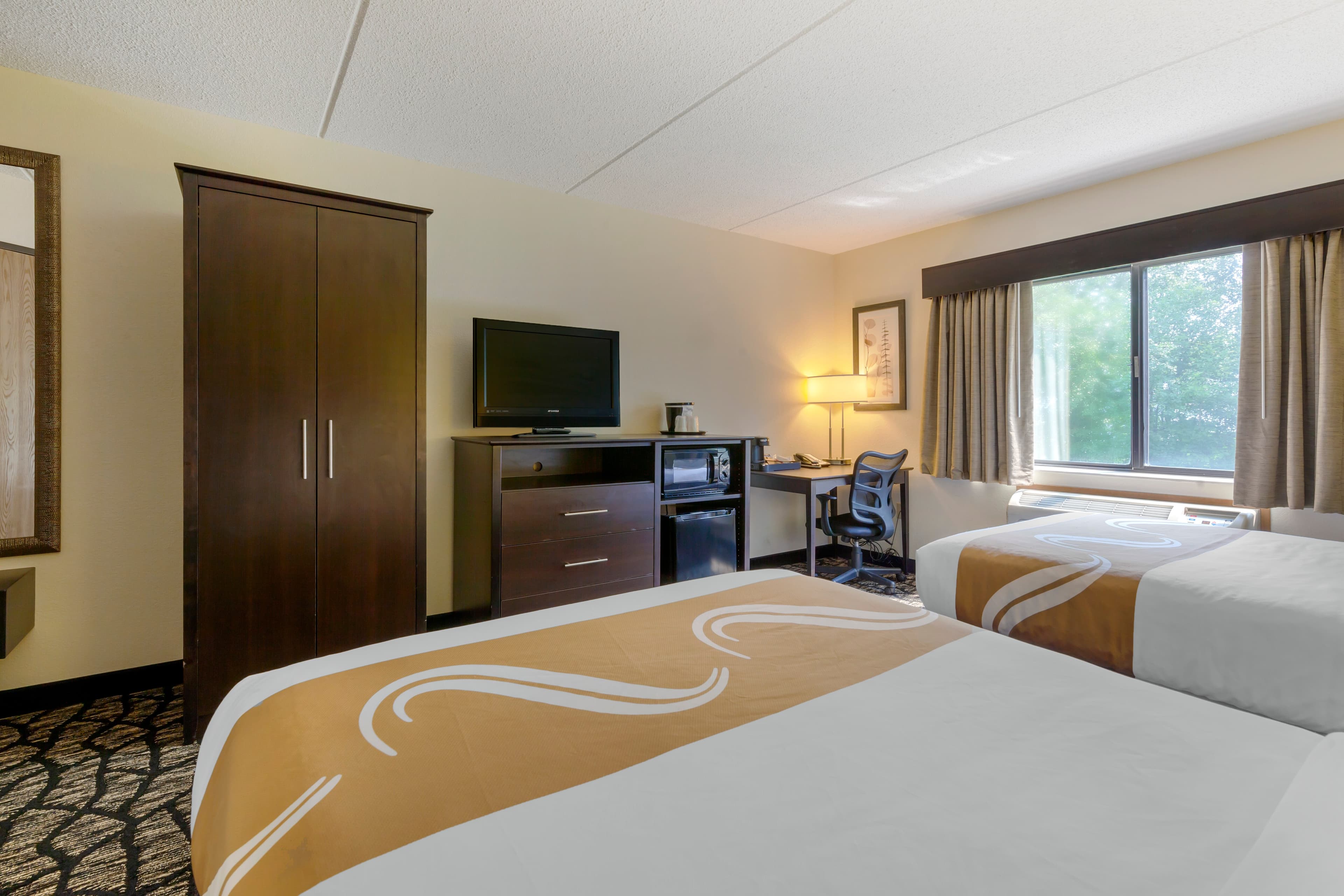 Quality Inn Oshkosh Aviation Park - Image 5