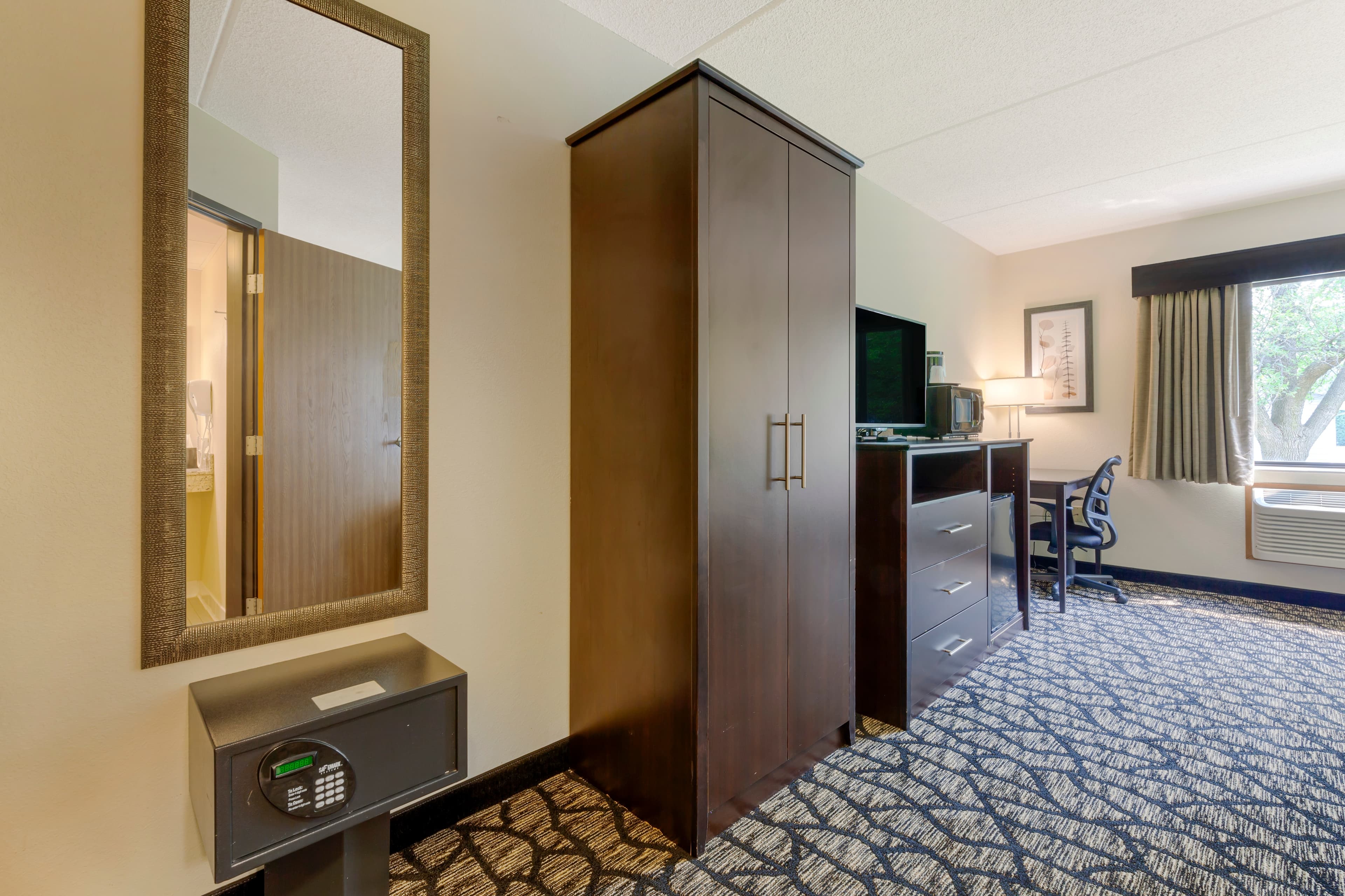 Quality Inn Oshkosh Aviation Park — 10