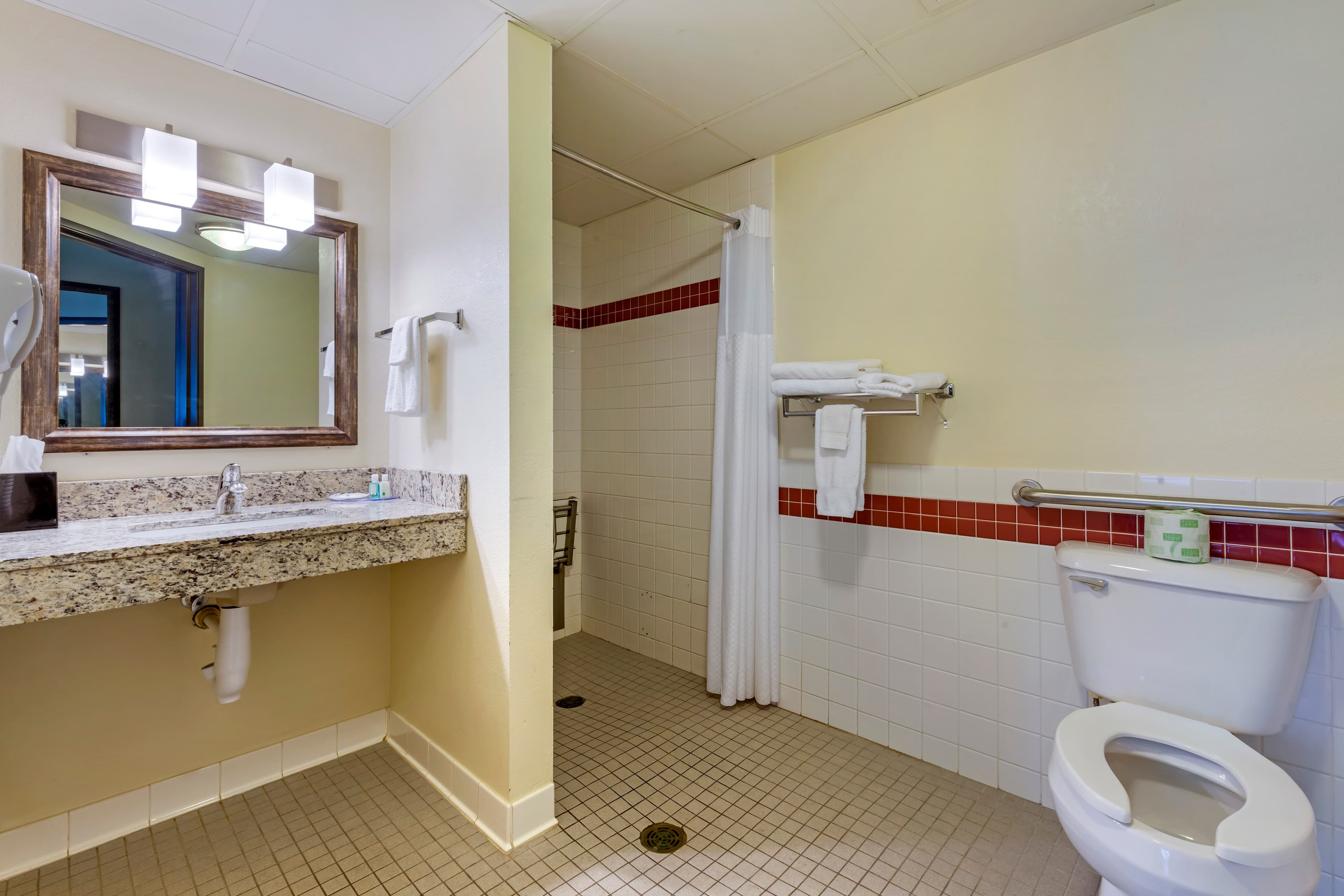Quality Inn Oshkosh Aviation Park — 11