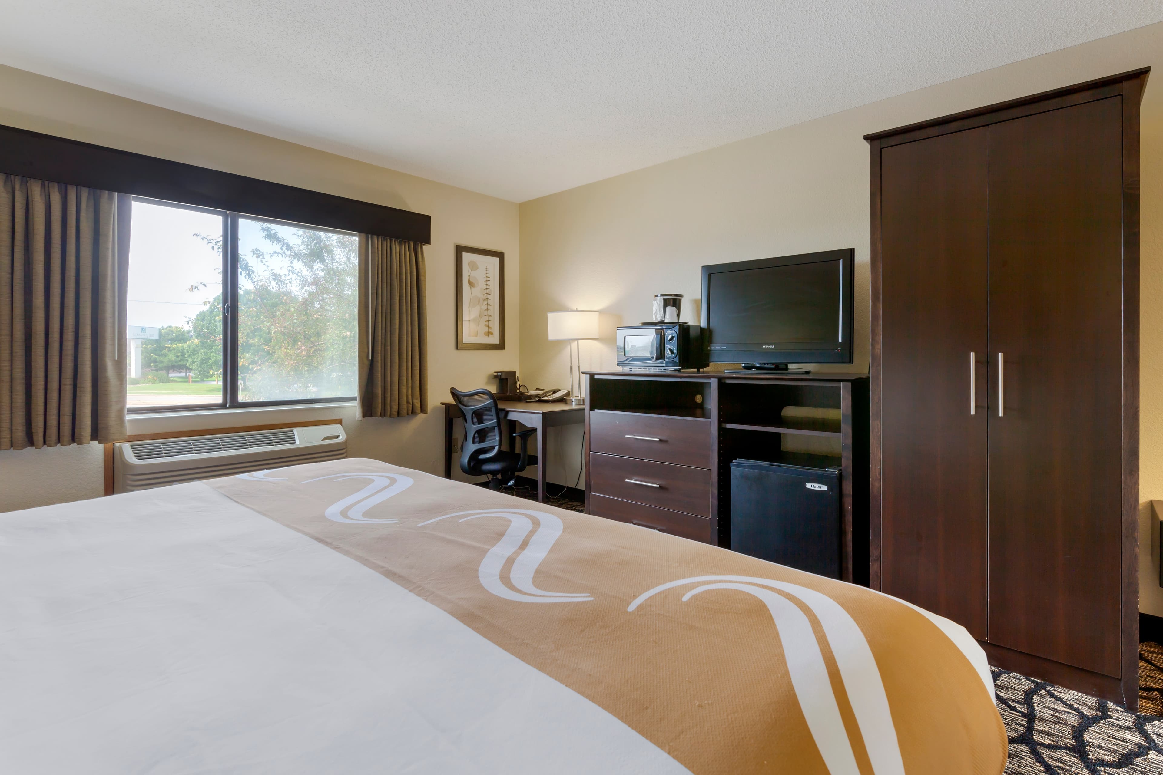 Quality Inn Oshkosh Aviation Park — 15