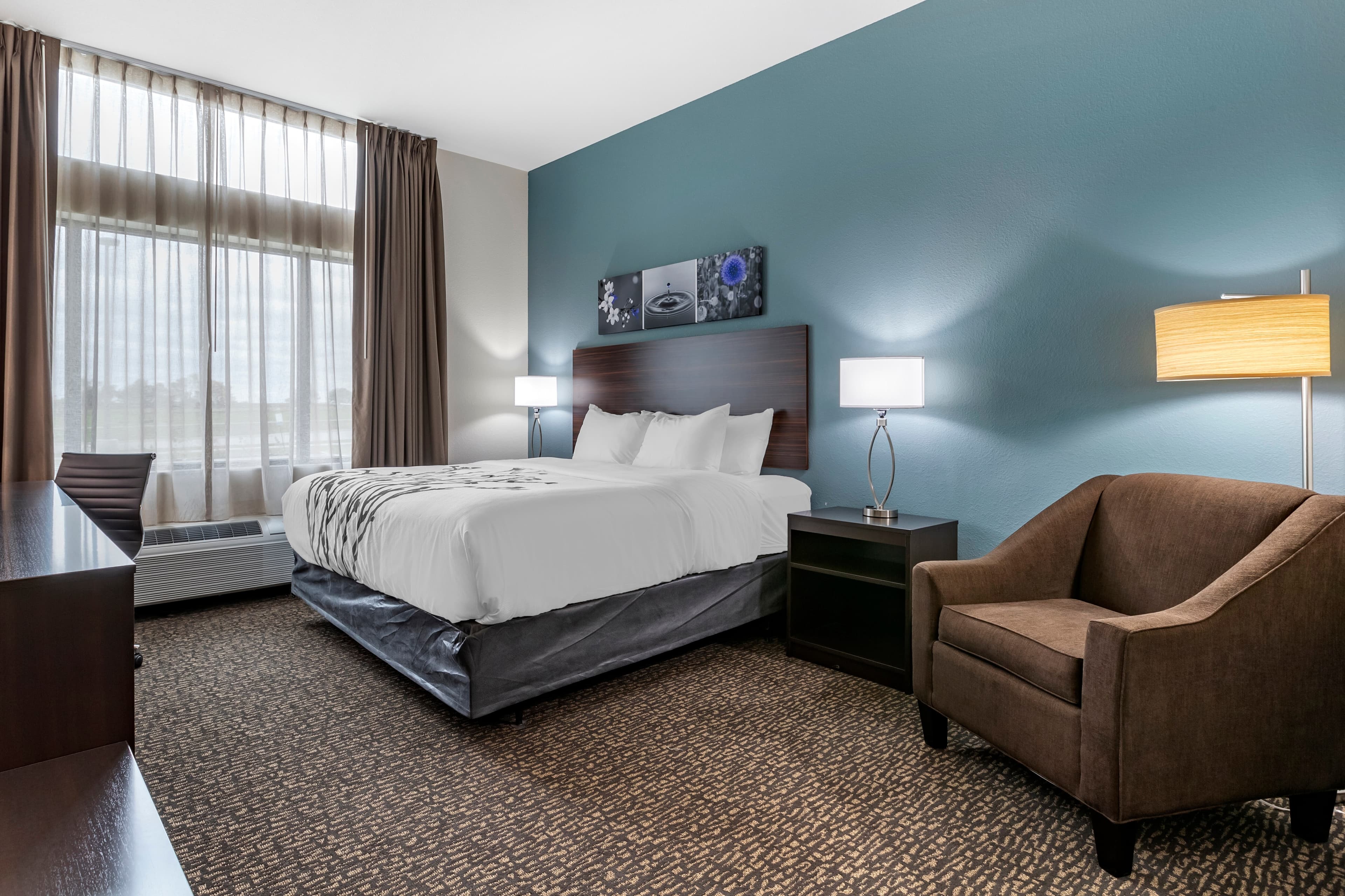 Sleep Inn & Suites Milwaukee/Franklin - Image 2