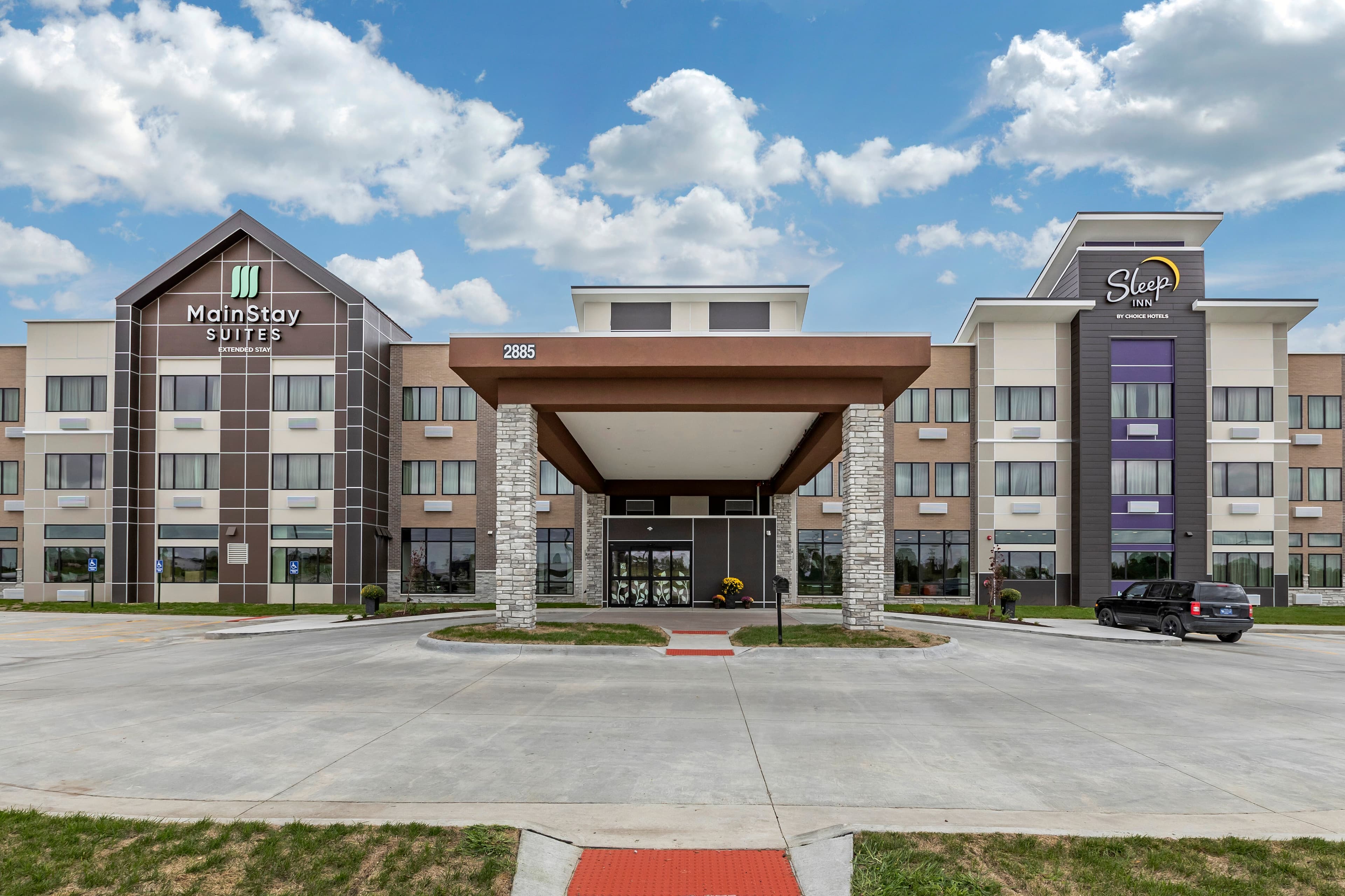 Sleep Inn & Suites Milwaukee/Franklin - Image 1