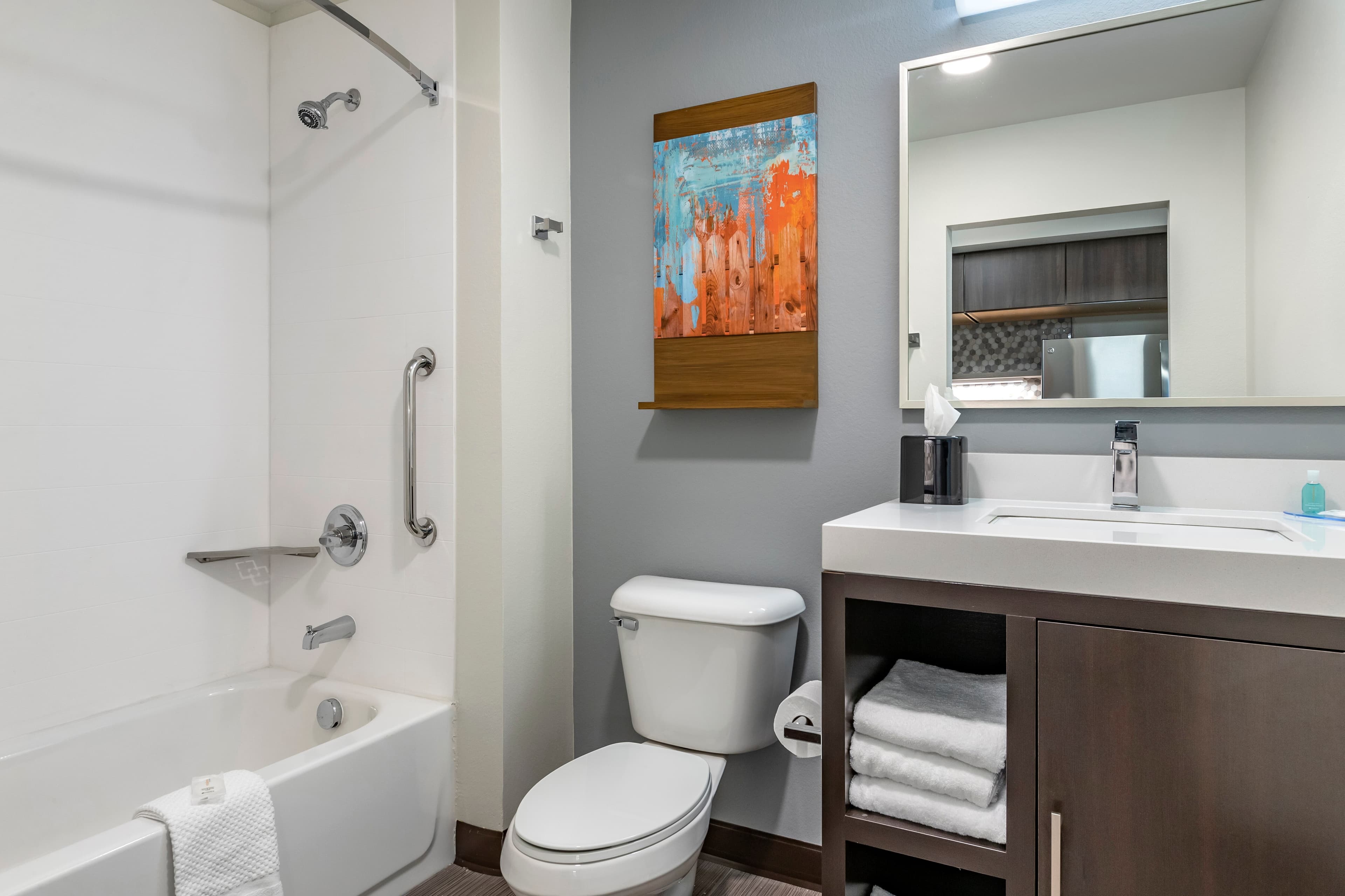 MainStay Suites Milwaukee/Franklin - Image 5